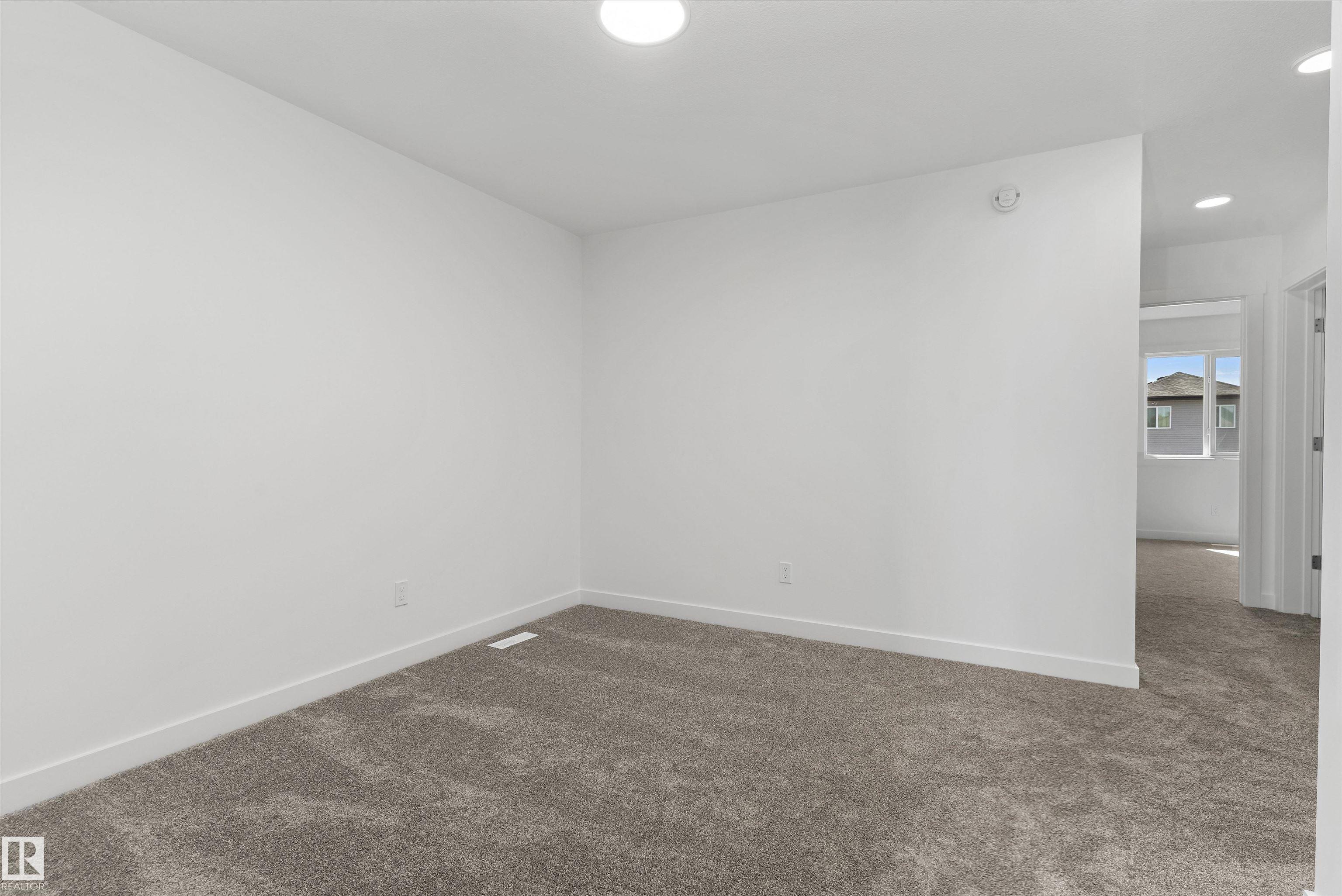 https://zimg.paragon.ice.com/ParagonImages/Property/PM/RAE/225393006/28/0/0/dabc89a697ab986a29bc838c528ef9b6/1/7c4ea06c93ade350881c49a126653fea/225393006-c87ff6bc-2e19-45dc-8a4e-73a0c6758f63.JPG