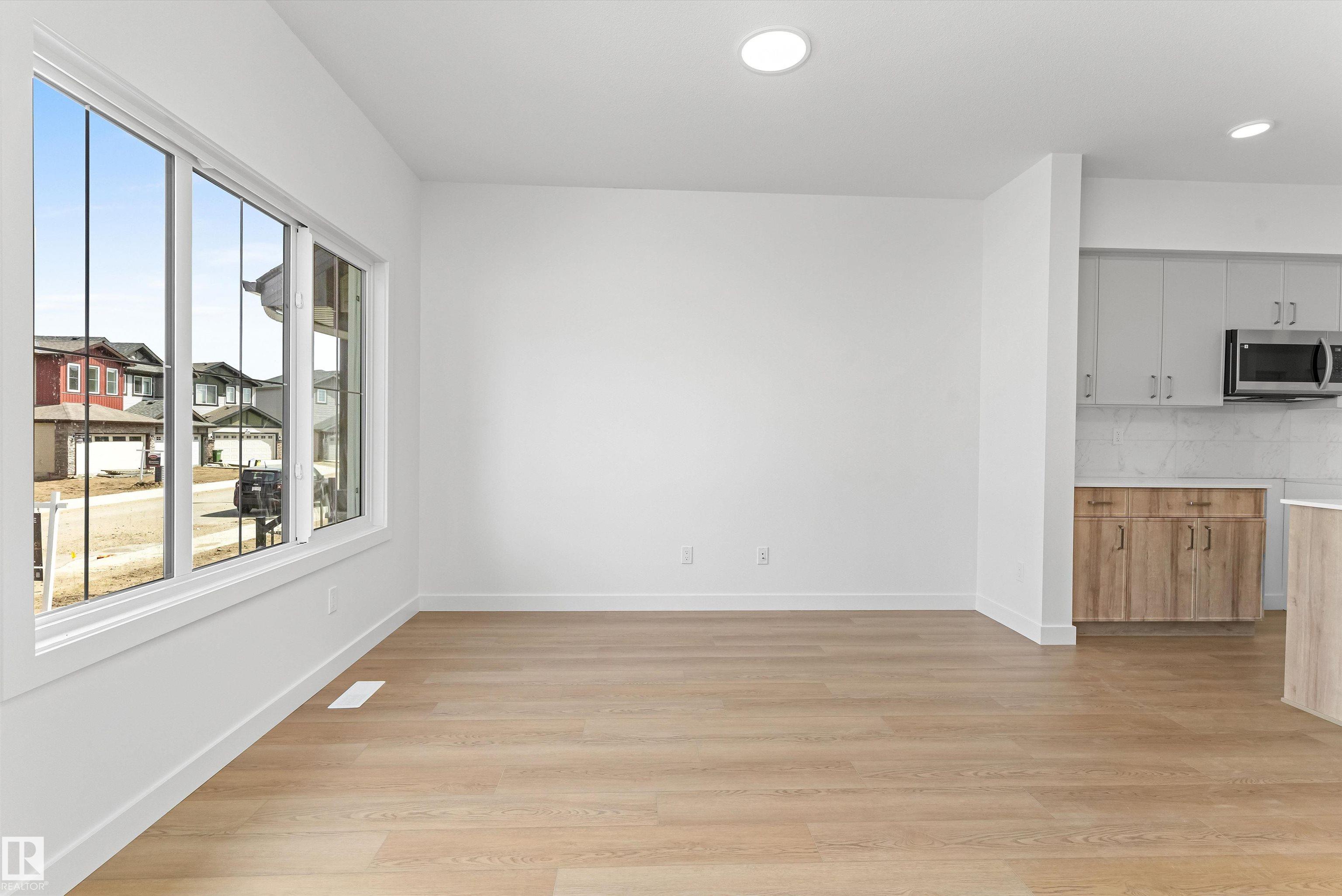 https://zimg.paragon.ice.com/ParagonImages/Property/PM/RAE/225393006/6/0/0/45e85c75d482f6616ac8aff5d0058390/1/7c4ea06c93ade350881c49a126653fea/225393006-903201a3-09d7-451a-a471-91a3a9489993.JPG