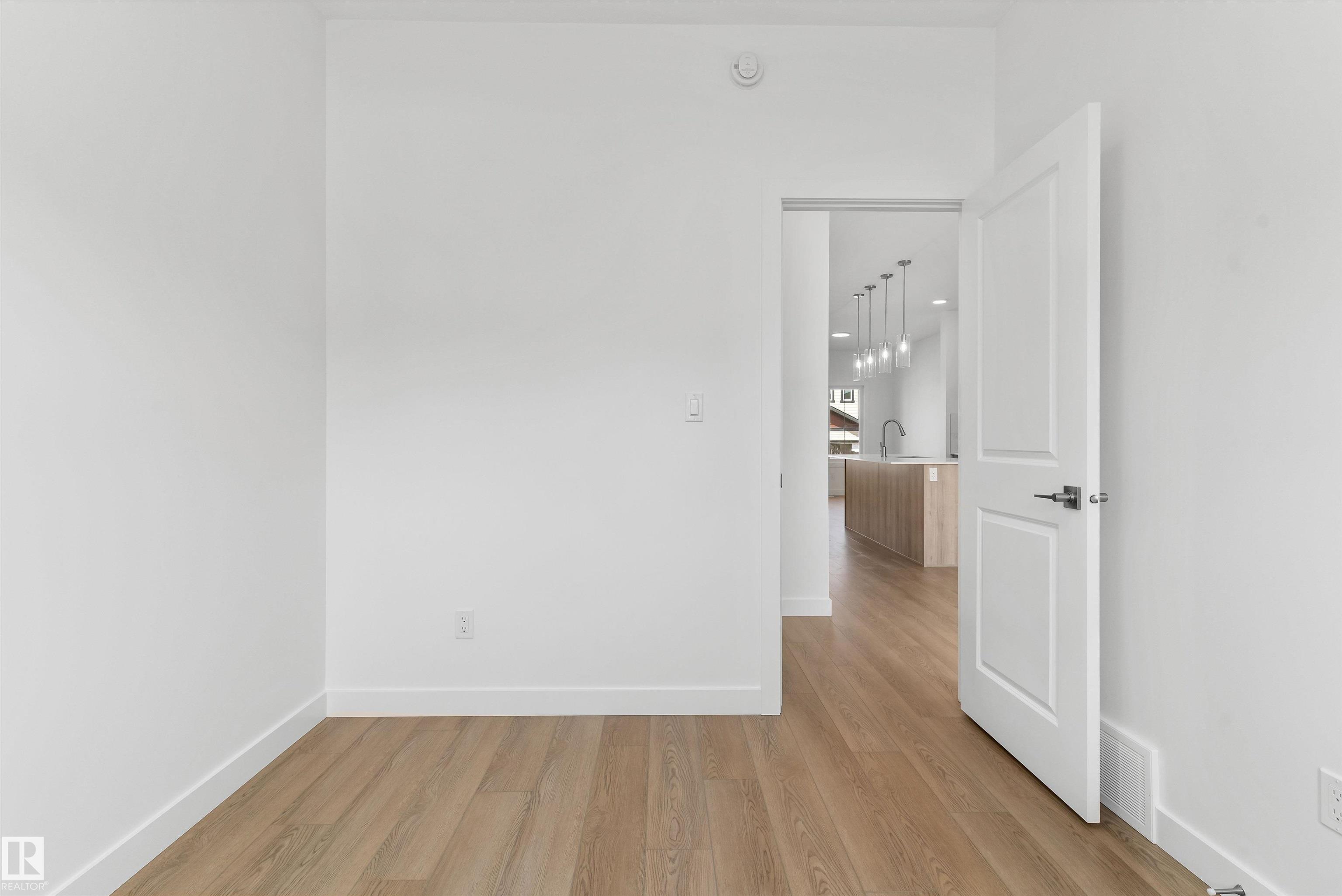 https://zimg.paragon.ice.com/ParagonImages/Property/PM/RAE/225393006/9/0/0/4a7066c77f54bb338ffcfe46823468f0/1/7c4ea06c93ade350881c49a126653fea/225393006-81edd013-29af-4a8a-879f-792f43ef2046.JPG
