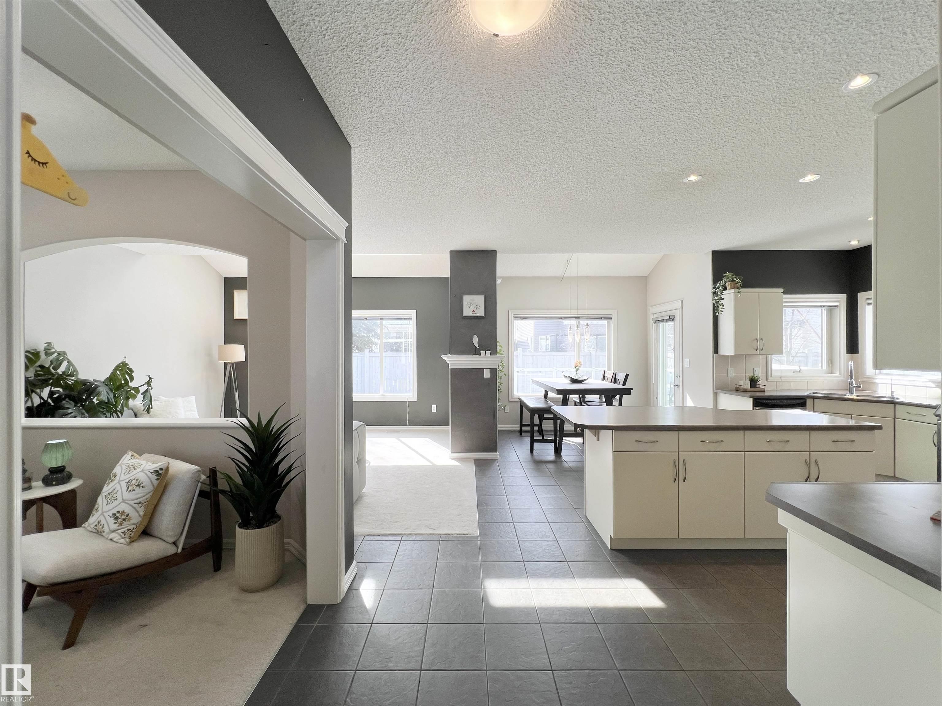 Photo 13 at 1007 Goodwin crest NW, Glastonbury, Edmonton