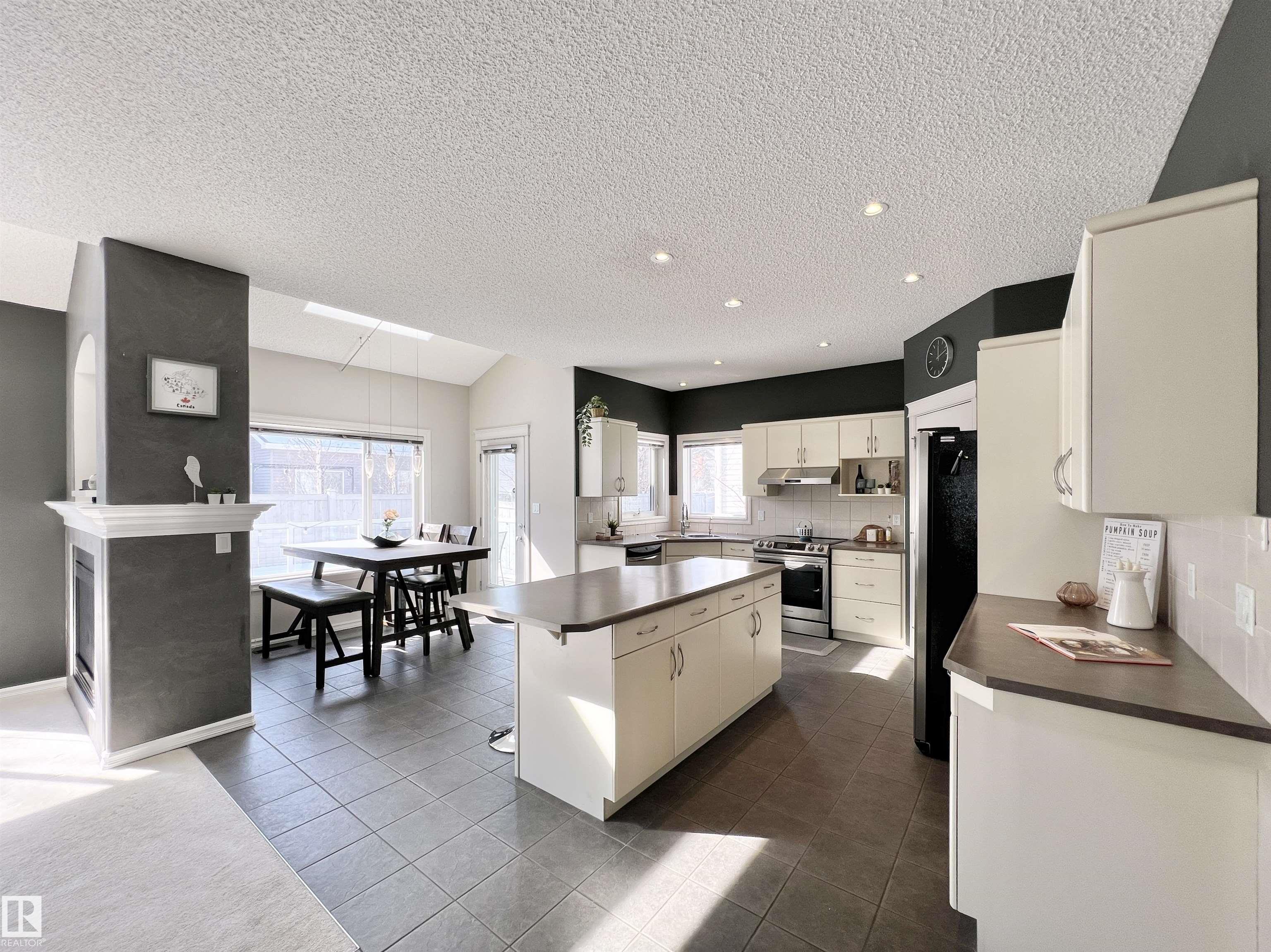 Photo 20 at 1007 Goodwin crest NW, Glastonbury, Edmonton