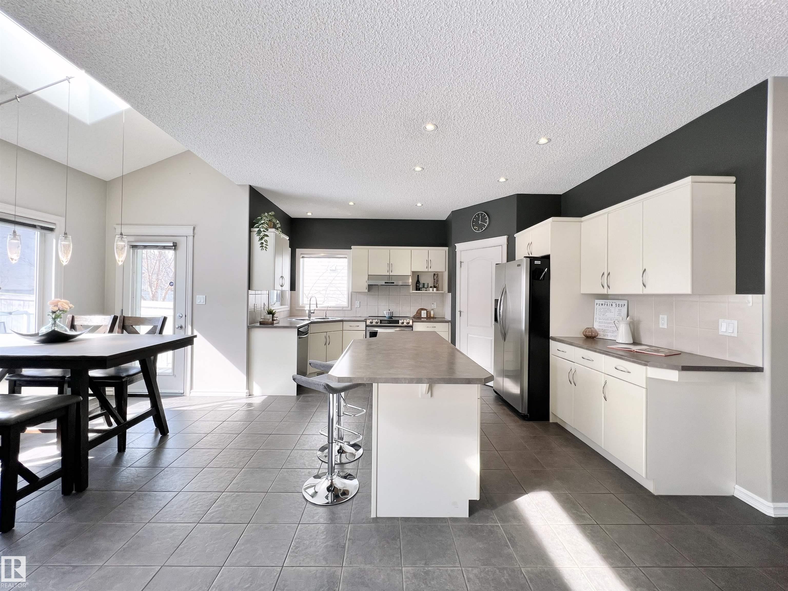 Photo 23 at 1007 Goodwin crest NW, Glastonbury, Edmonton