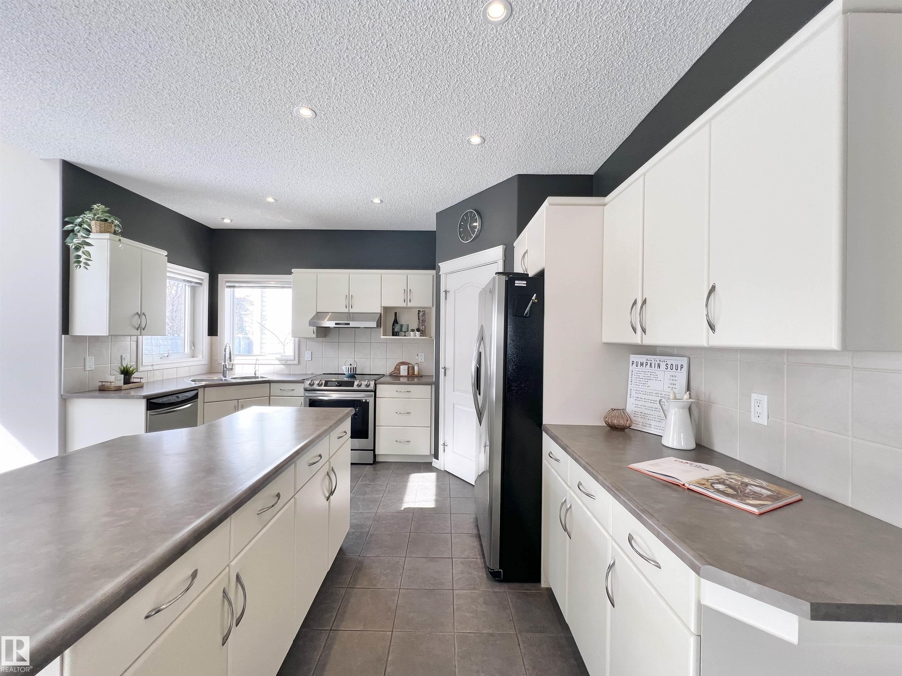 Photo 25 at 1007 Goodwin crest NW, Glastonbury, Edmonton