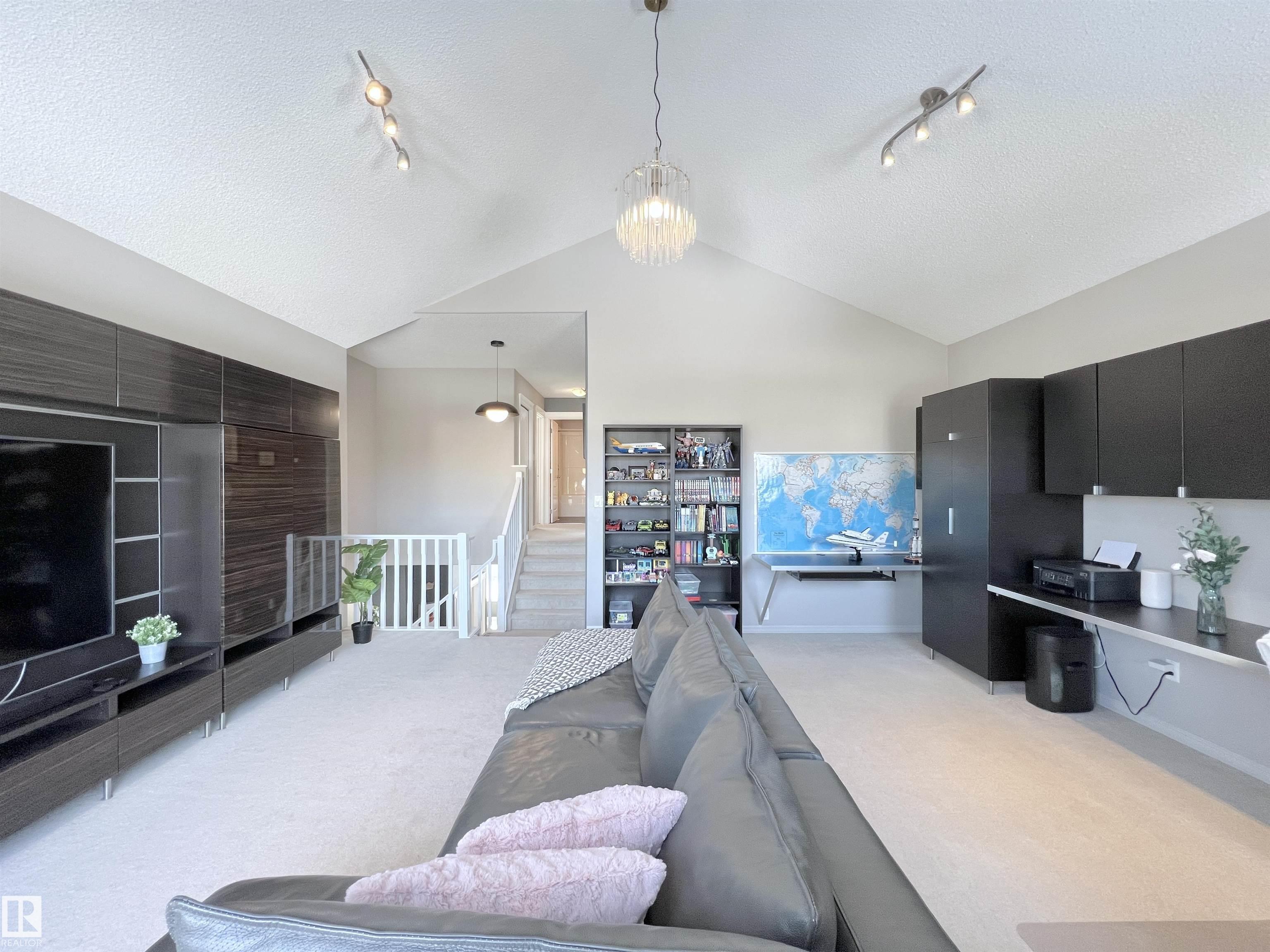 Photo 35 at 1007 Goodwin crest NW, Glastonbury, Edmonton