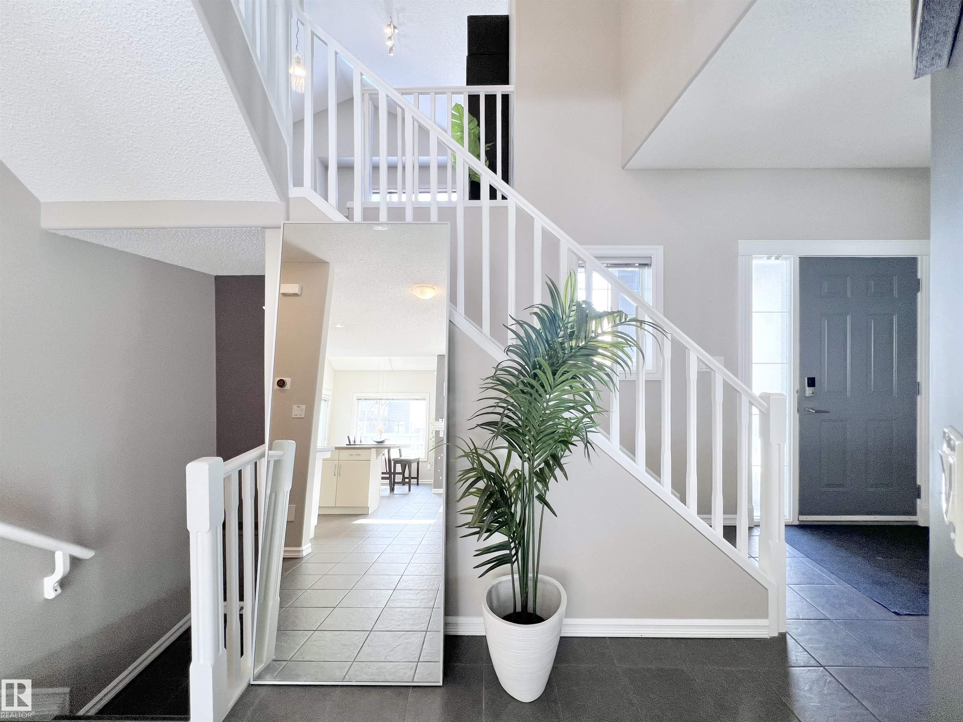 Photo 8 at 1007 Goodwin crest NW, Glastonbury, Edmonton