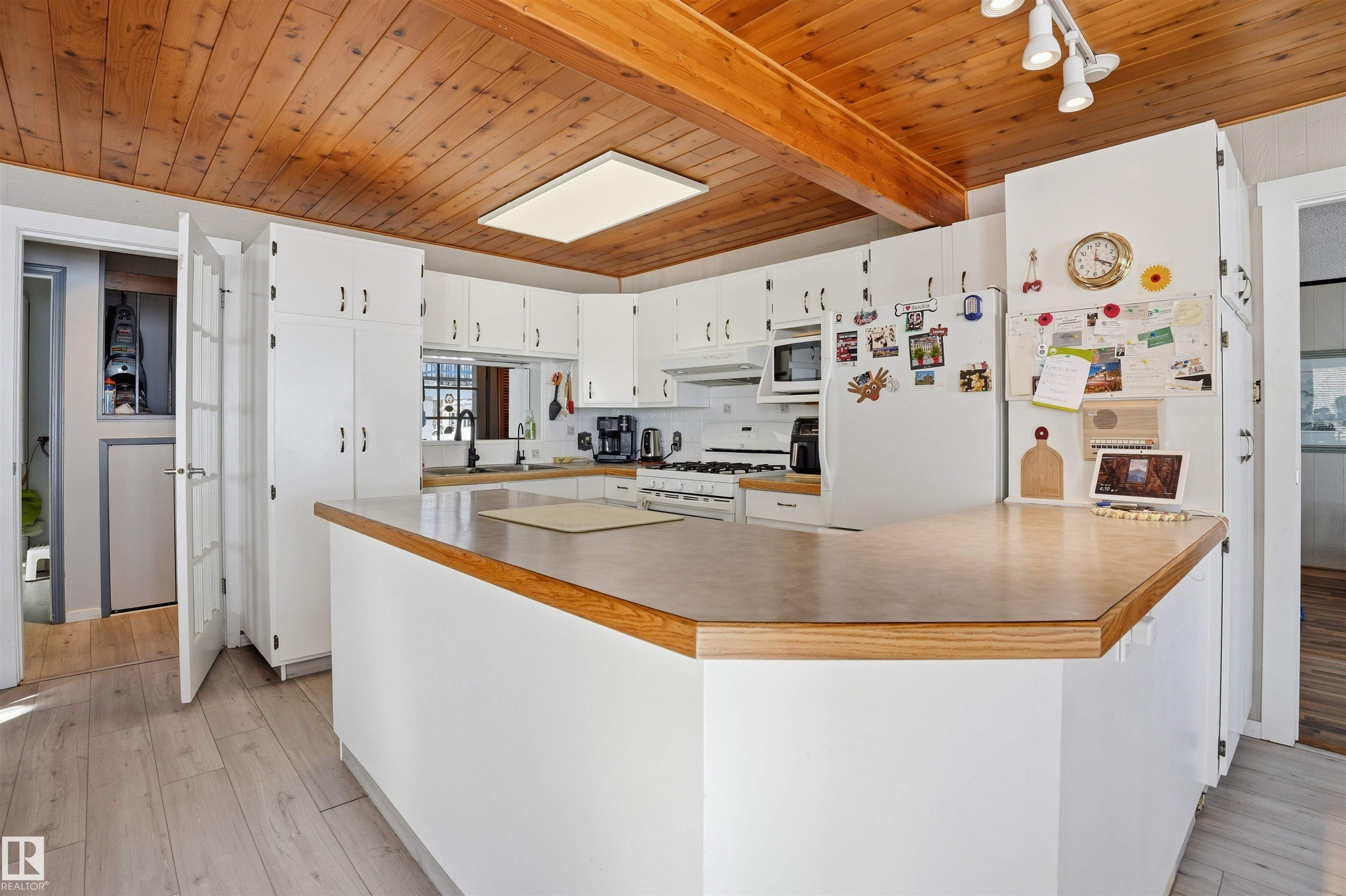 Photo 10 at 707 7 Street, Ross Haven, Rural Lac Ste. Anne County