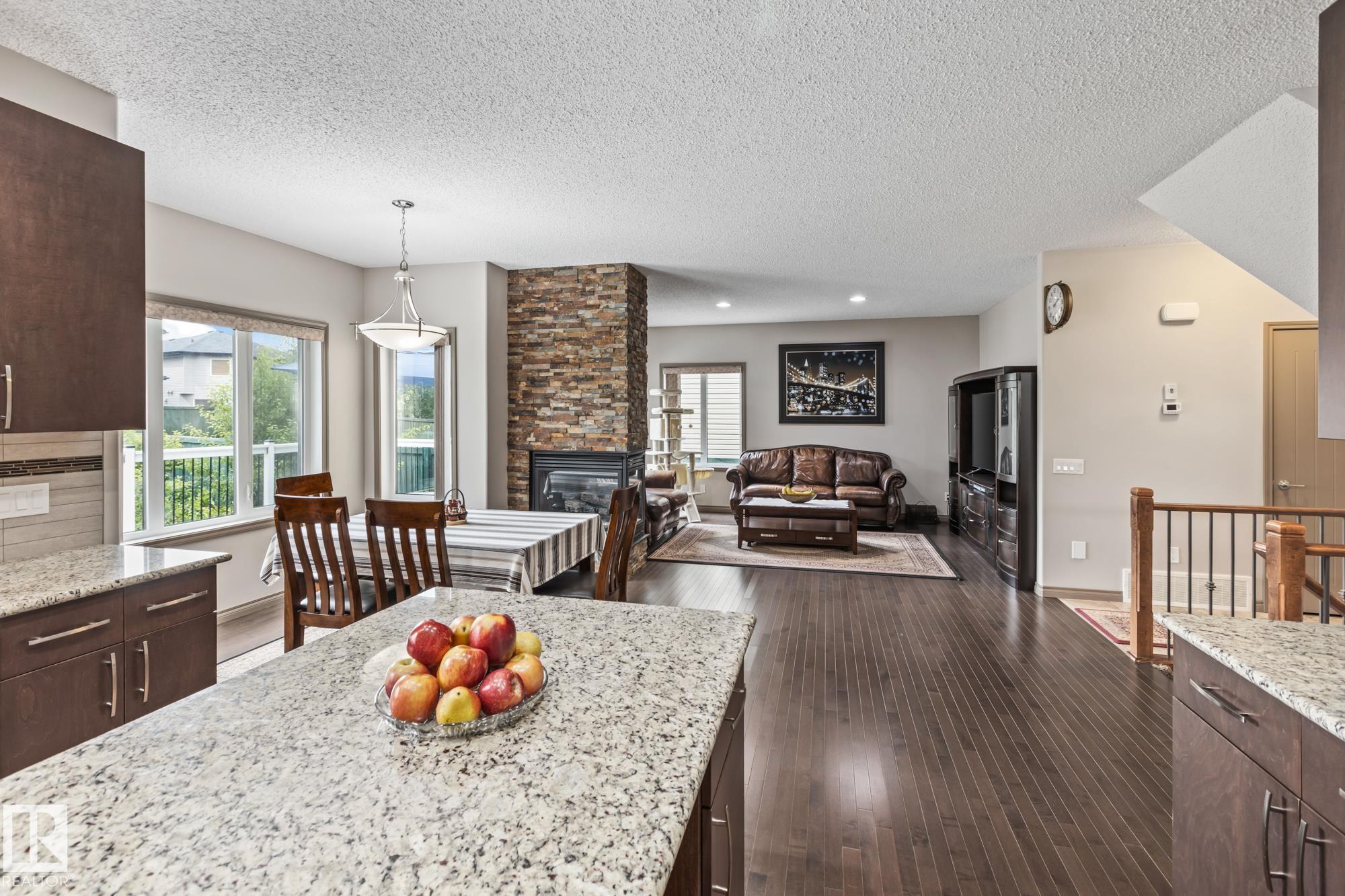 Photo 11 at 9520 206 Street NW, Webber Greens, Edmonton