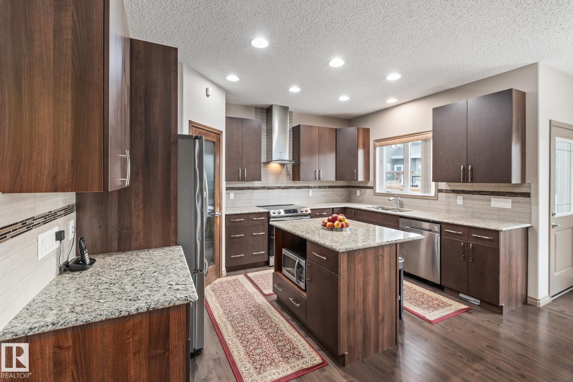 Photo 7 at 9520 206 Street NW, Webber Greens, Edmonton