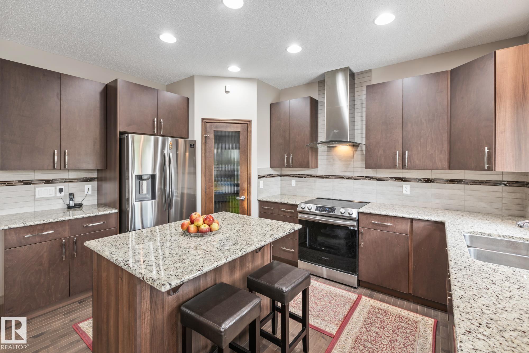 Photo 8 at 9520 206 Street NW, Webber Greens, Edmonton