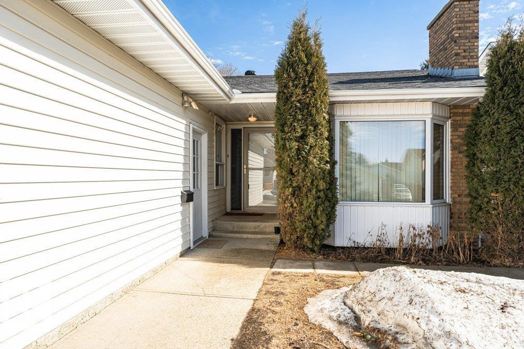 6208 11 Avenue NW, Sakaw, Edmonton