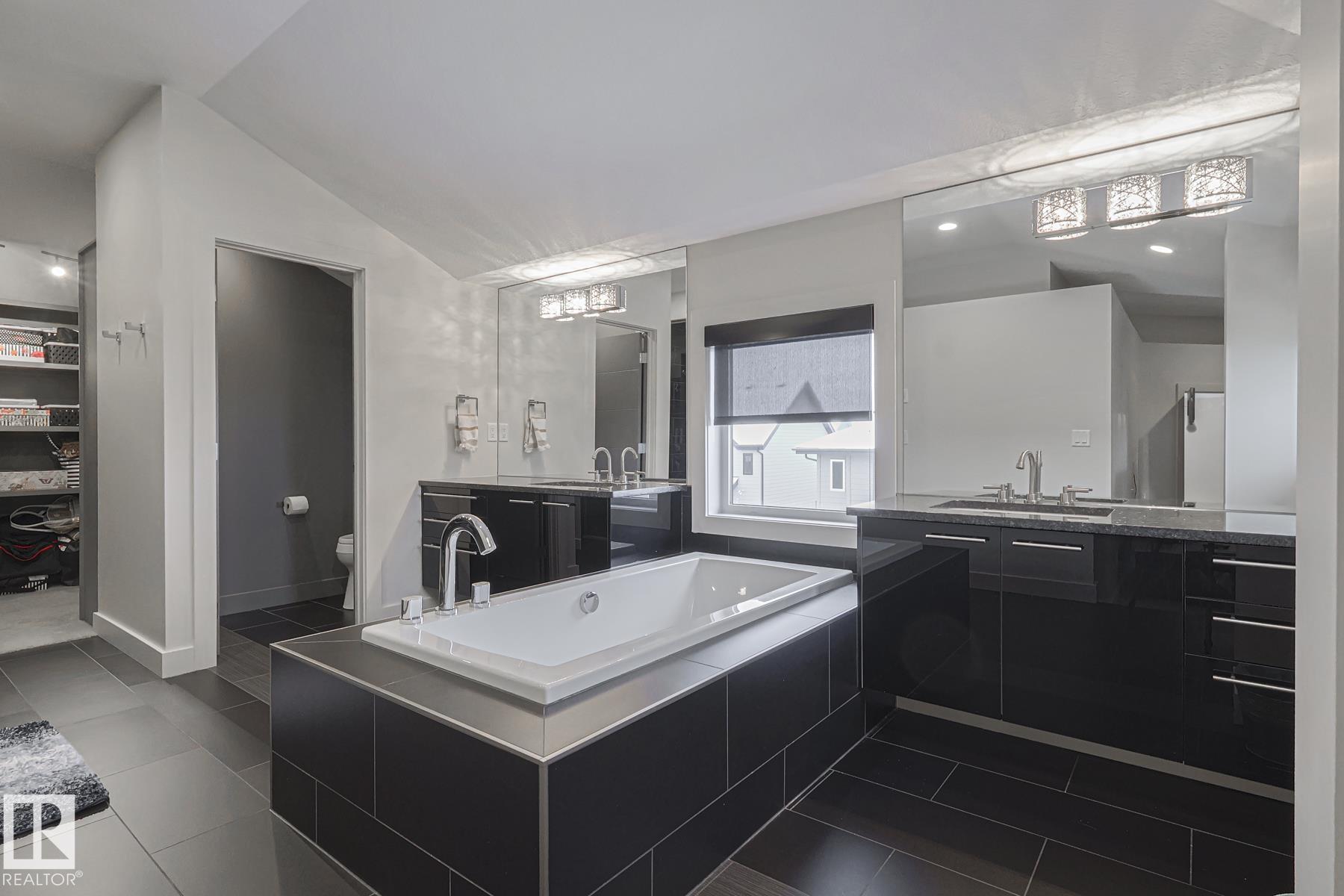 Photo 20 at 1116 Hainstock Green green SW, Hays Ridge Area, Edmonton