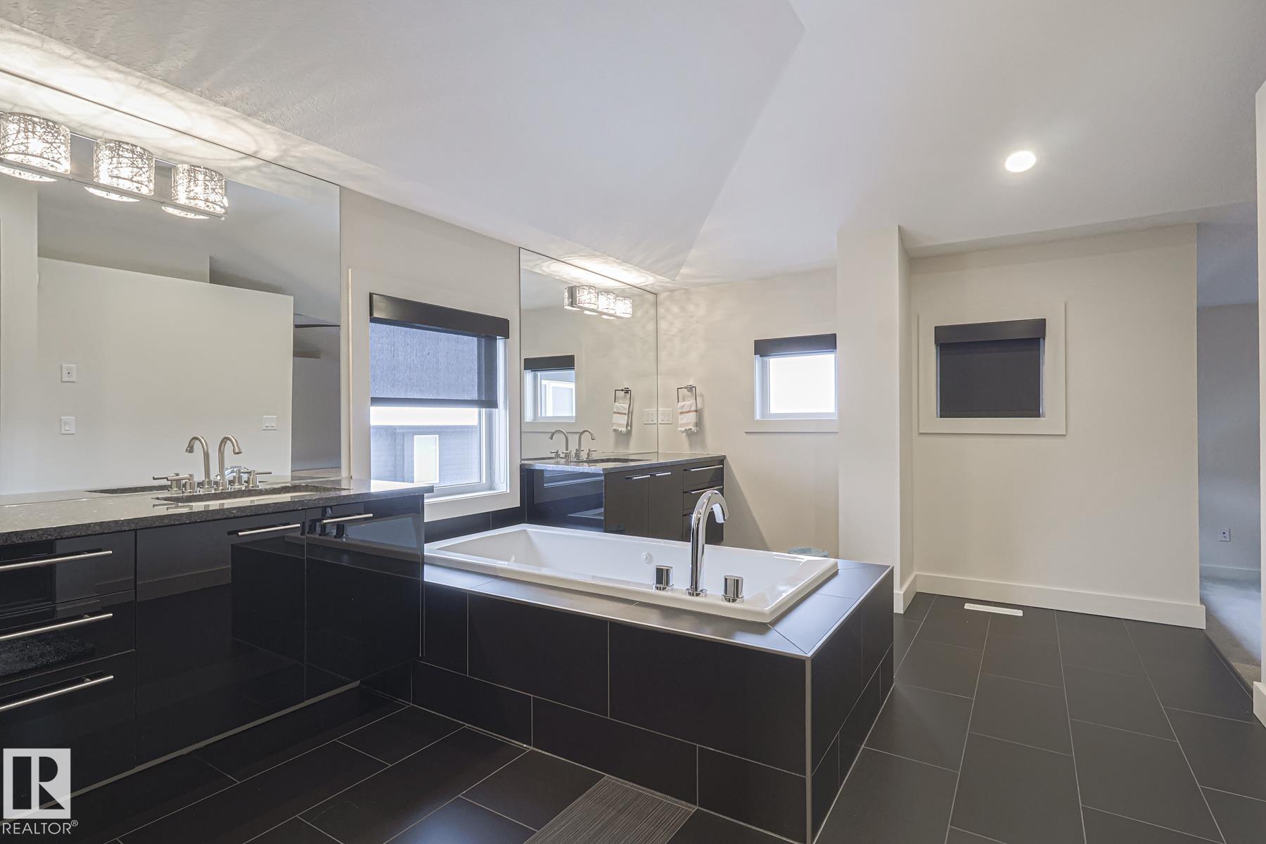 Photo 23 at 1116 Hainstock Green green SW, Hays Ridge Area, Edmonton