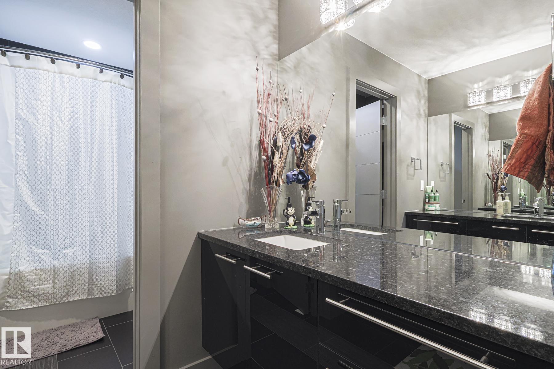 Photo 27 at 1116 Hainstock Green green SW, Hays Ridge Area, Edmonton