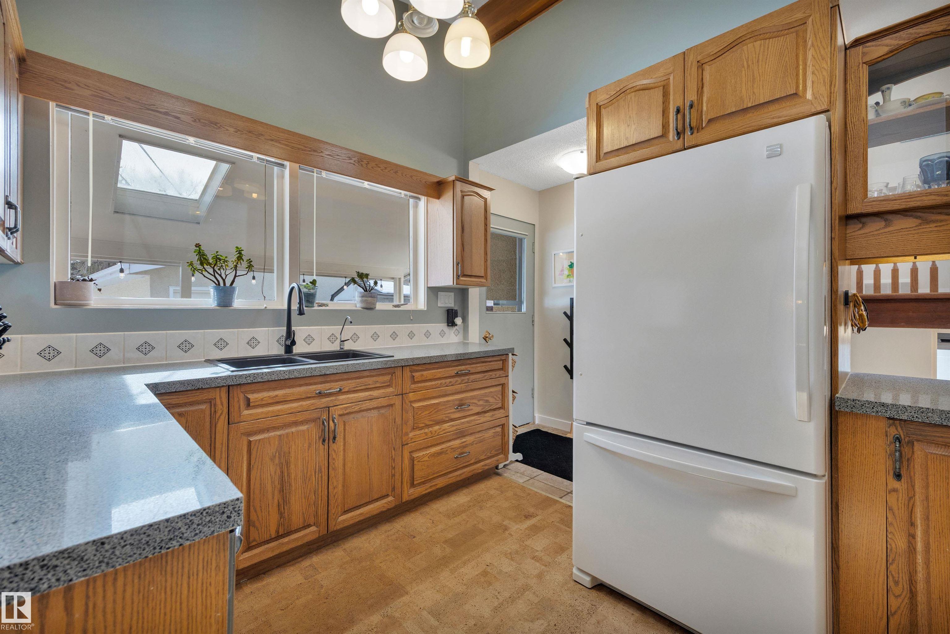 Photo 12 at 4224 Aspen Drive E NW, Aspen Gardens, Edmonton