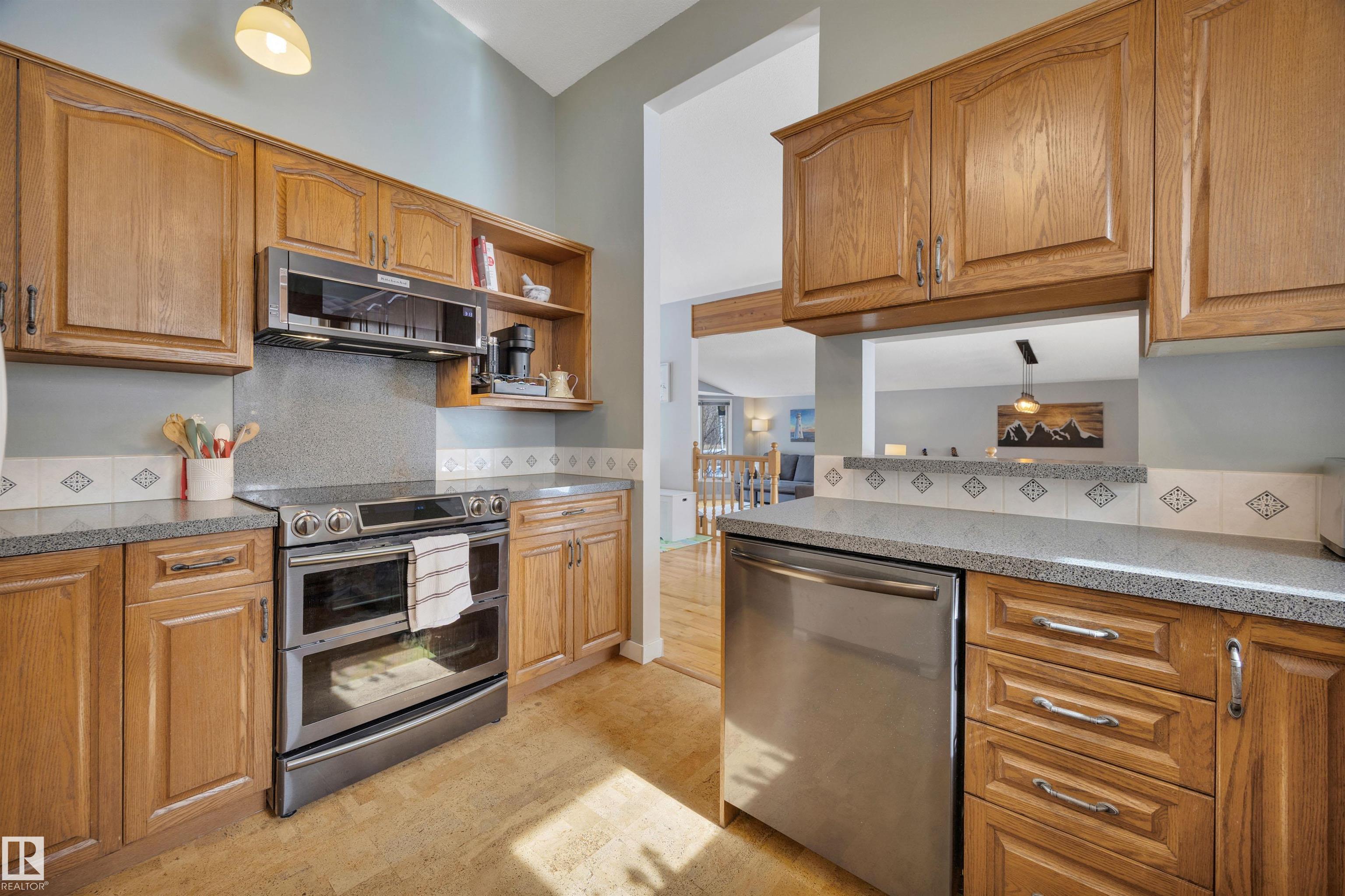 Photo 15 at 4224 Aspen Drive E NW, Aspen Gardens, Edmonton