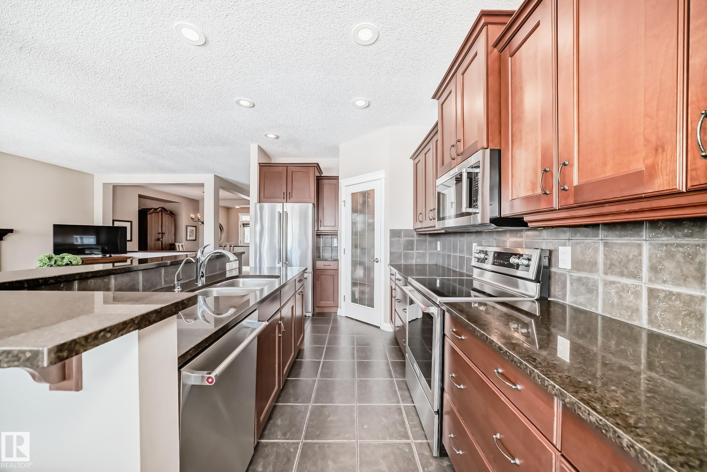 Photo 8 at 2326 Frezenberg Avenue NW, Griesbach, Edmonton