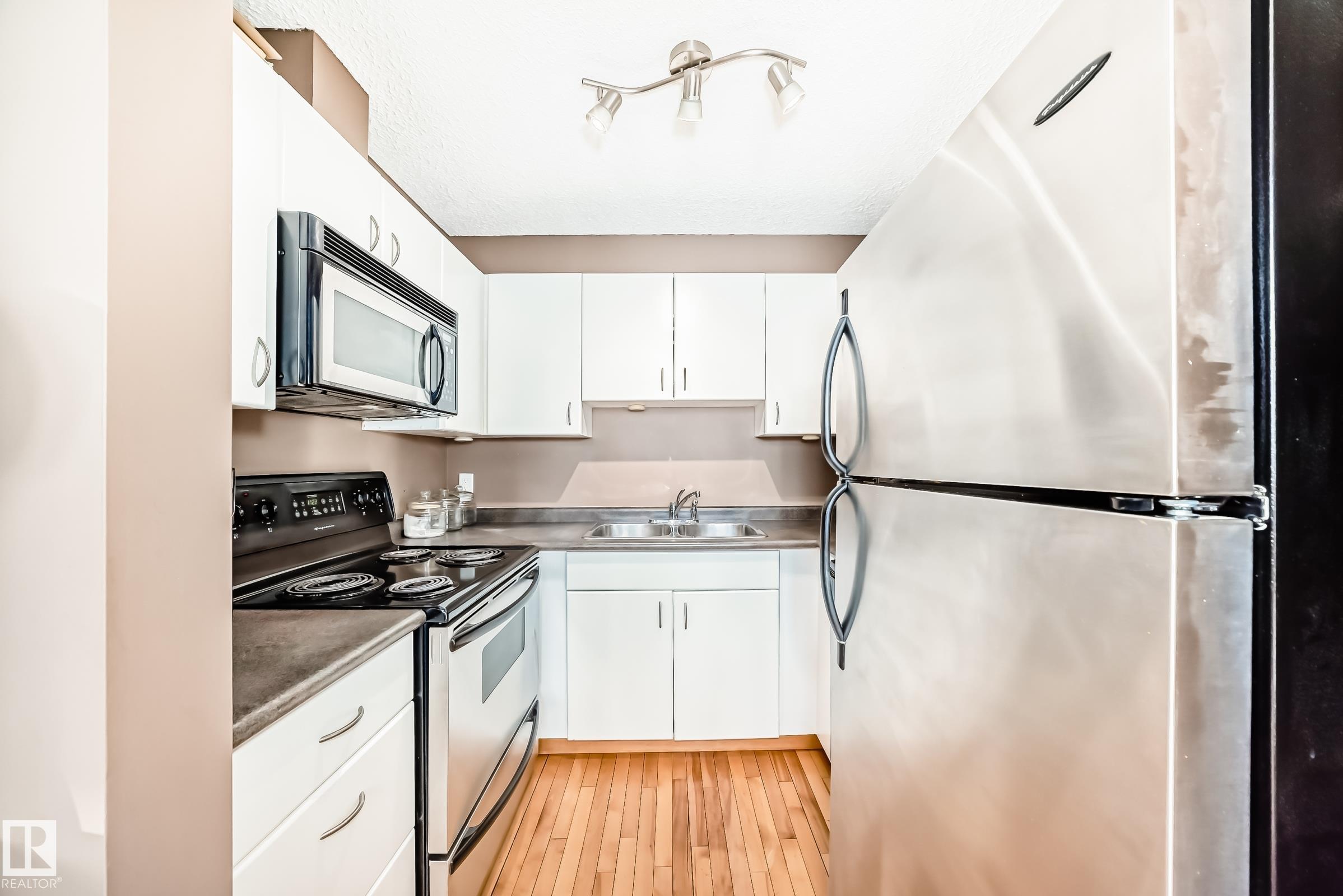 Photo 6 at 2006 - 10303 105 Street NW, Downtown, Edmonton