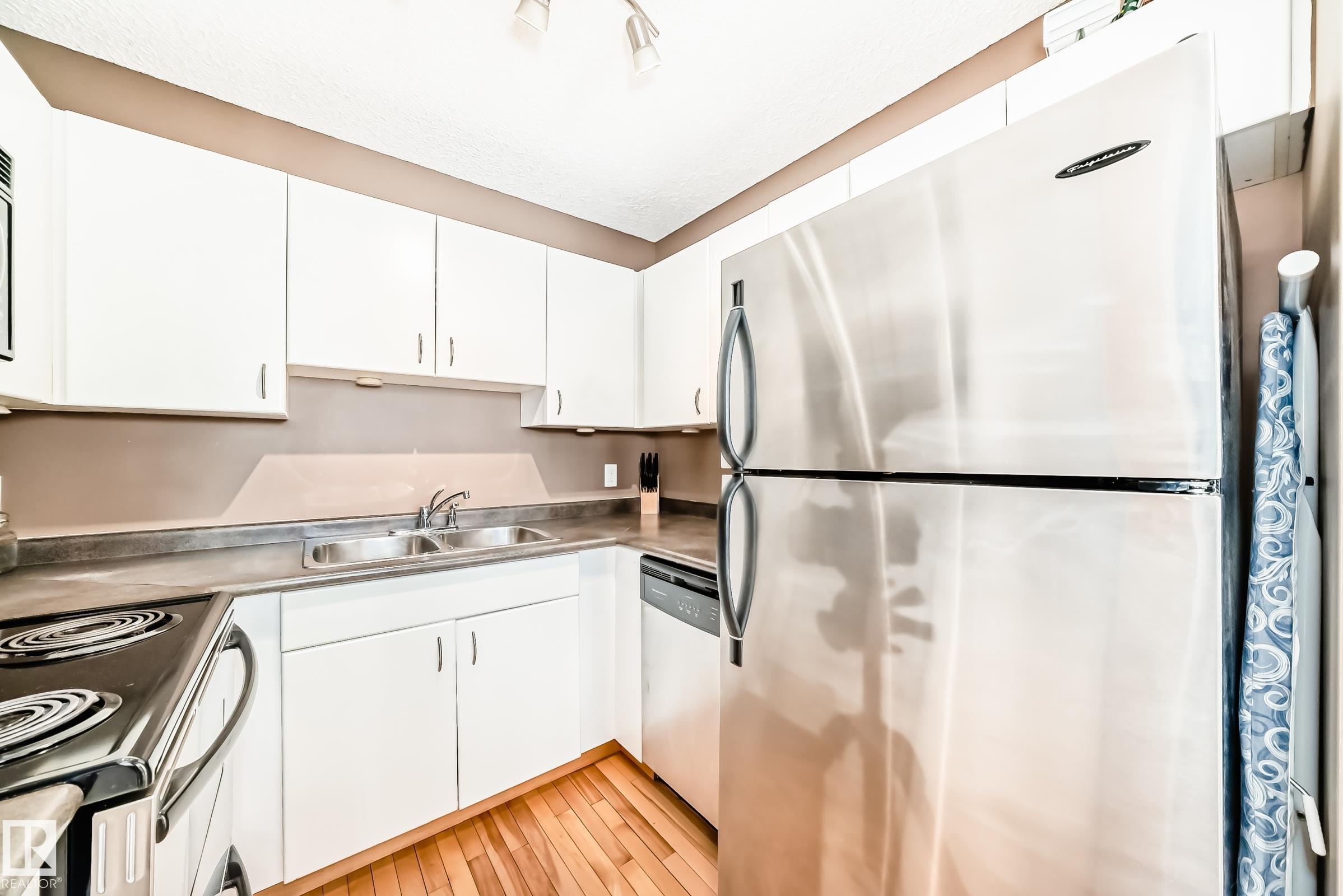 Photo 7 at 2006 - 10303 105 Street NW, Downtown, Edmonton