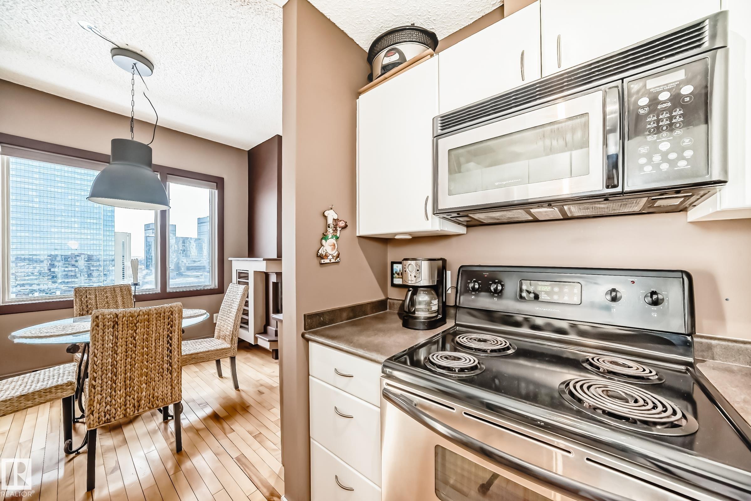 Photo 10 at 2006 - 10303 105 Street NW, Downtown, Edmonton