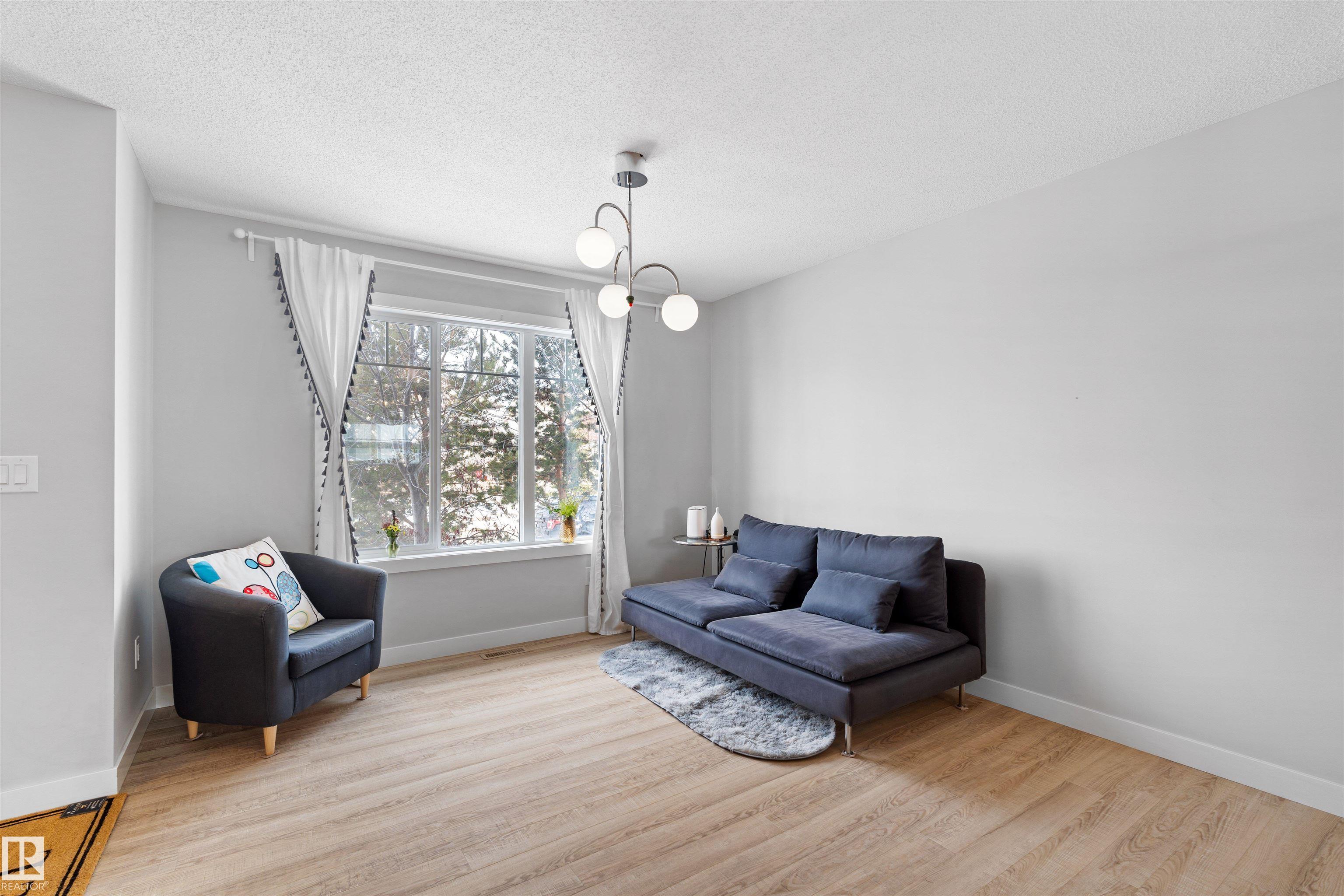 Photo 8 at 545 Chappelle Drive SW, Chappelle Area, Edmonton