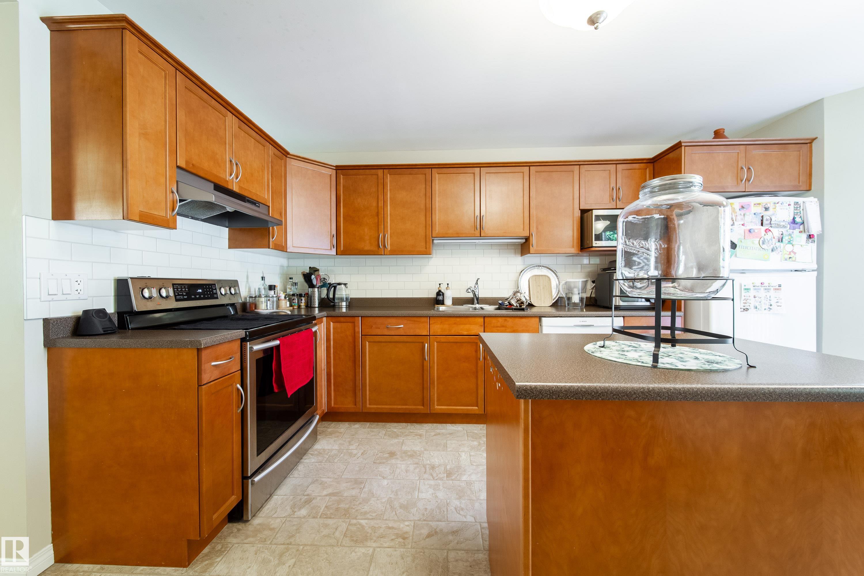 Photo 13 at 8118-8120 81 Avenue NW, King Edward Park, Edmonton