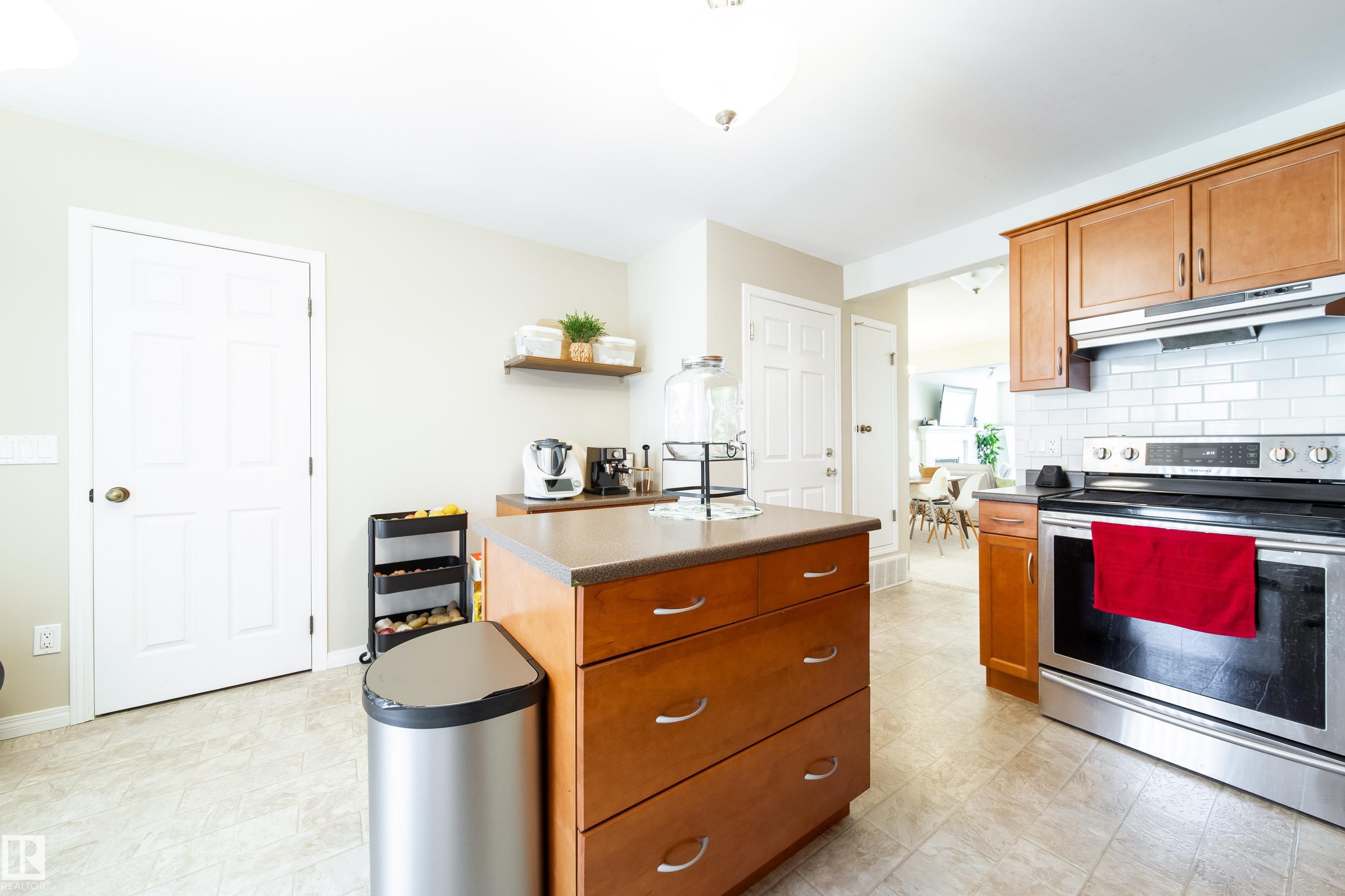 Photo 16 at 8118-8120 81 Avenue NW, King Edward Park, Edmonton