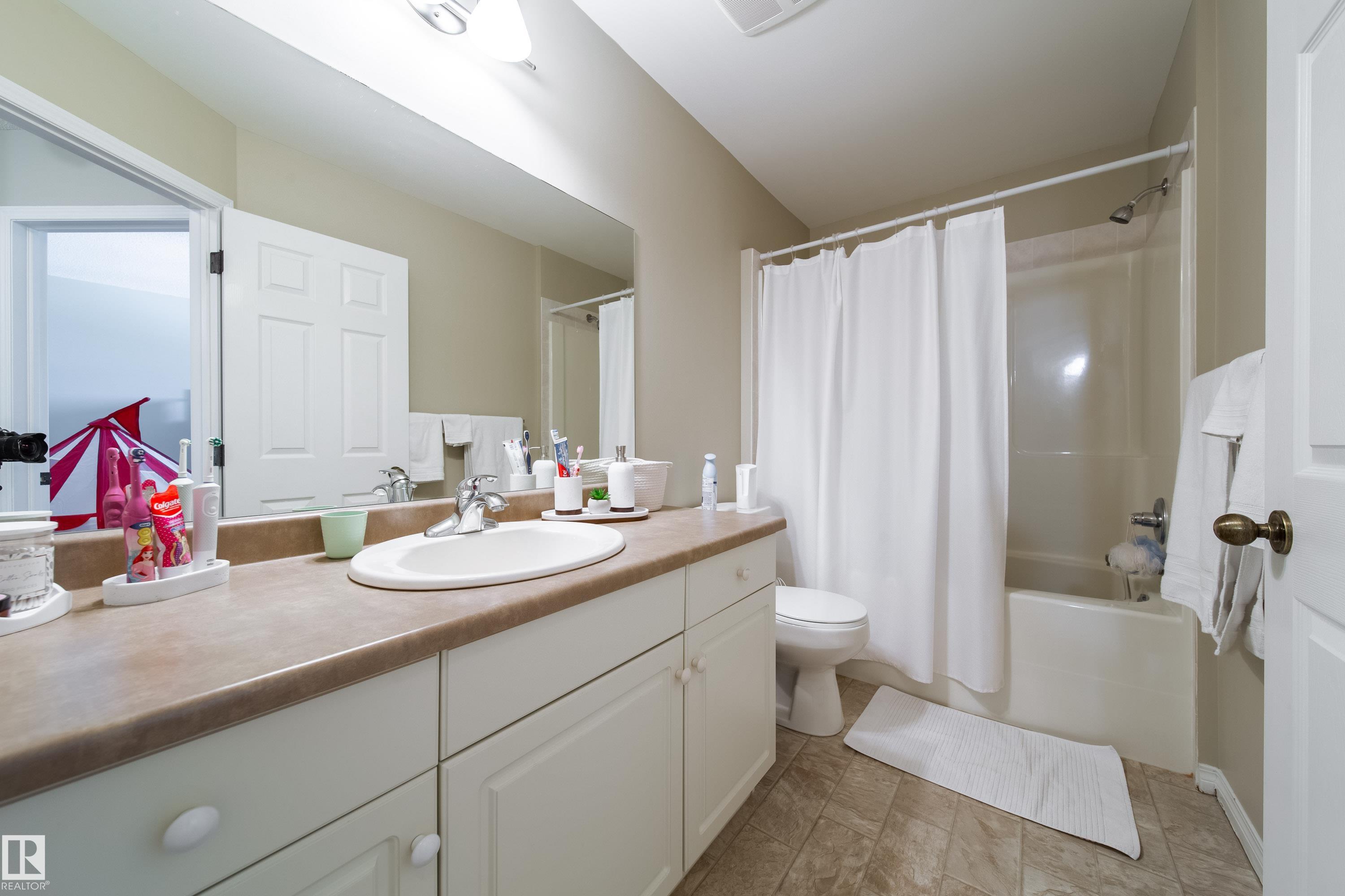 Photo 21 at 8118-8120 81 Avenue NW, King Edward Park, Edmonton