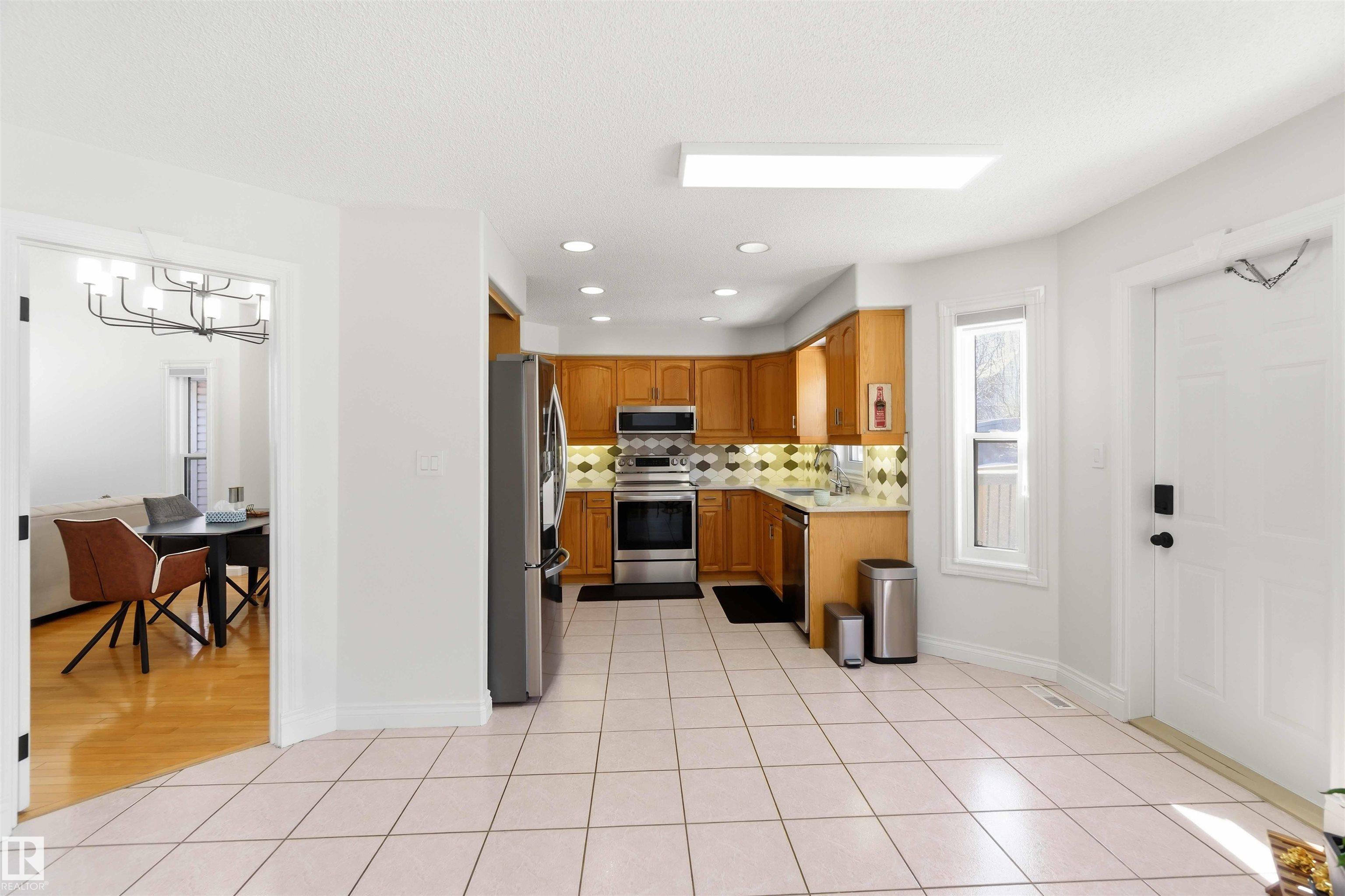 Photo 13 at 1324 116 Street NW, Twin Brooks, Edmonton