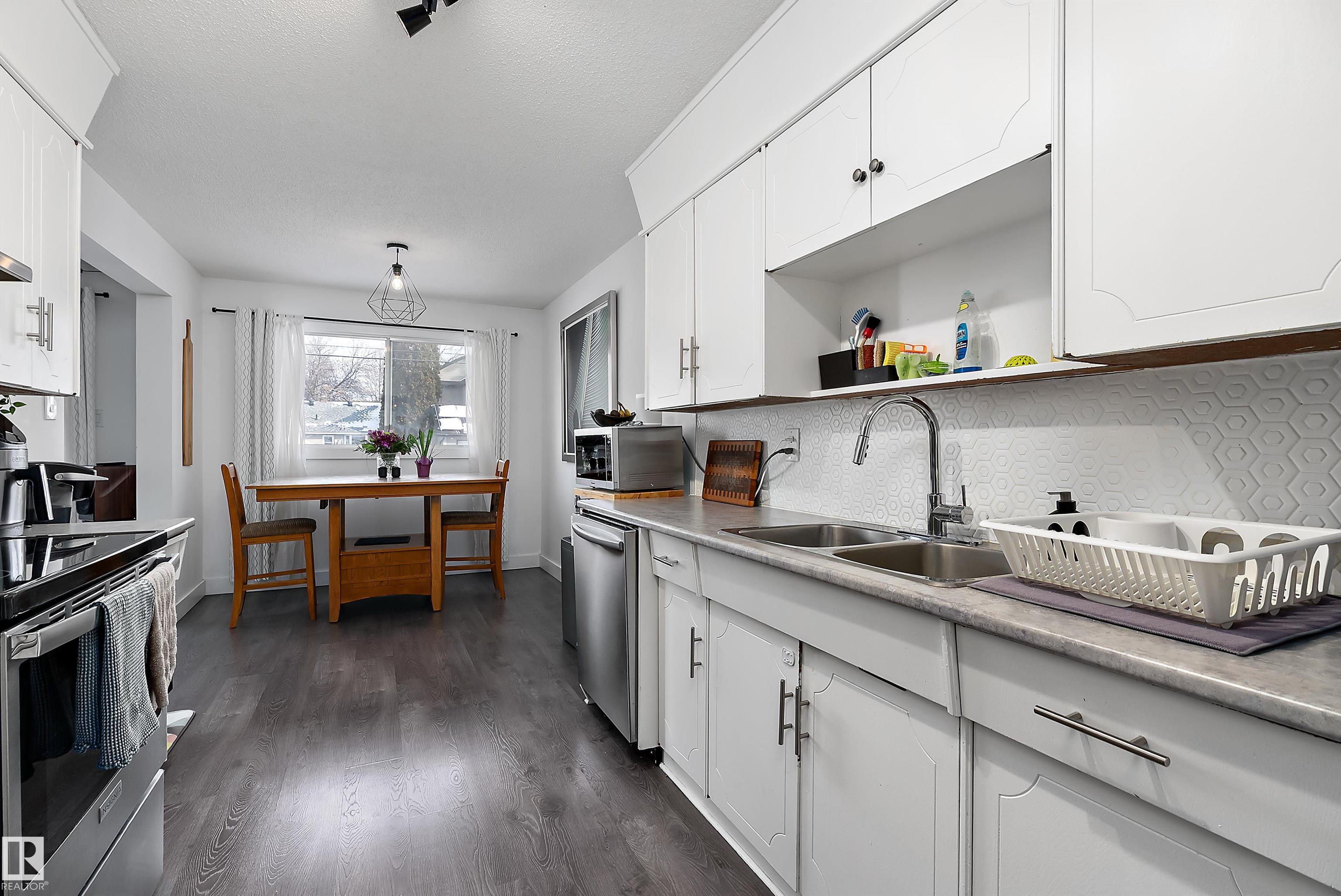 Photo 11 at 9326 80 Avenue NW, King Edward Park, Edmonton