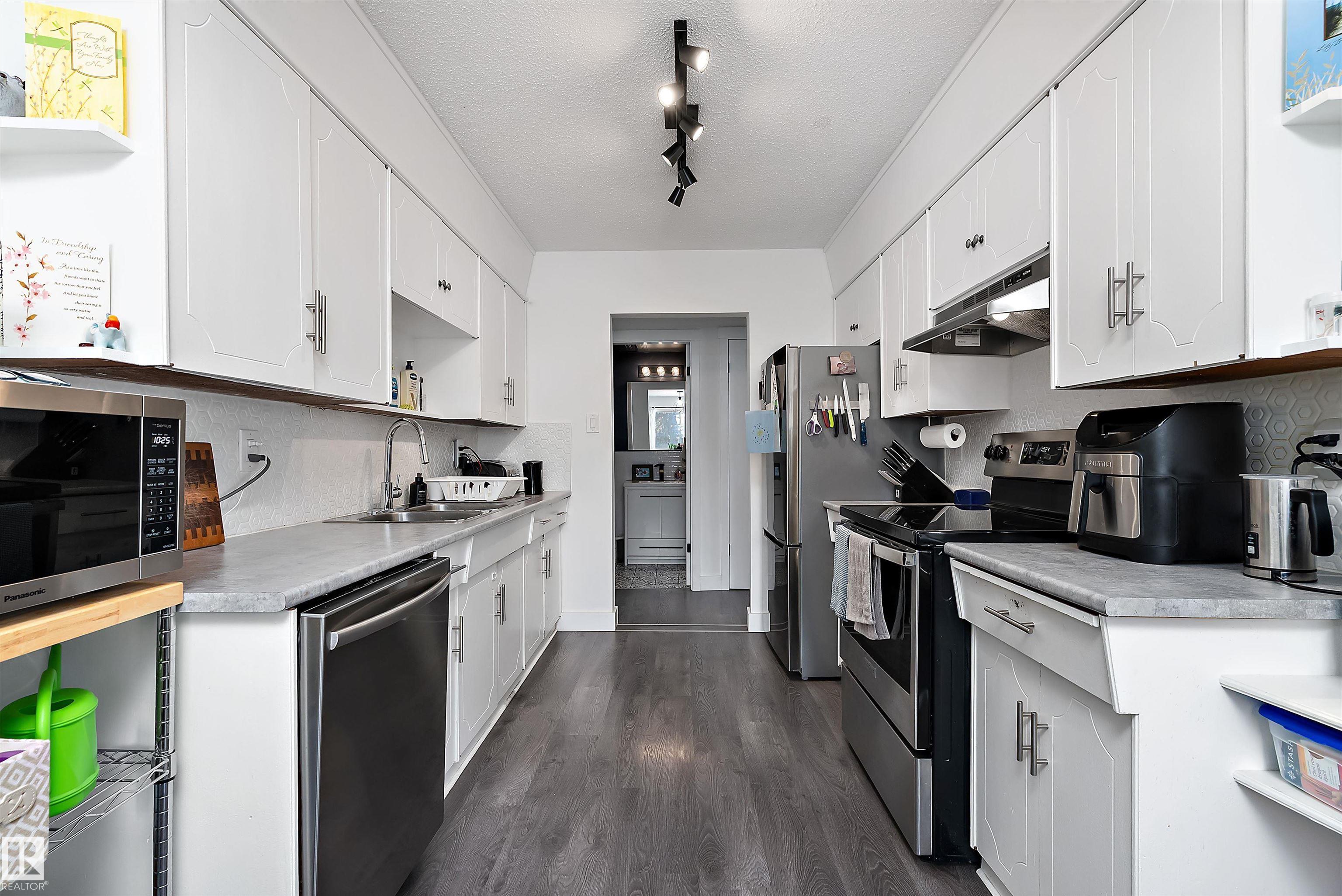 Photo 12 at 9326 80 Avenue NW, King Edward Park, Edmonton