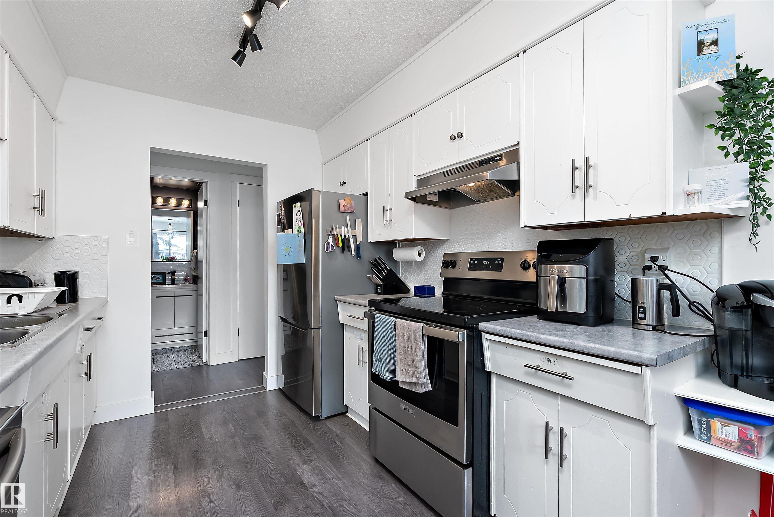 Photo 14 at 9326 80 Avenue NW, King Edward Park, Edmonton