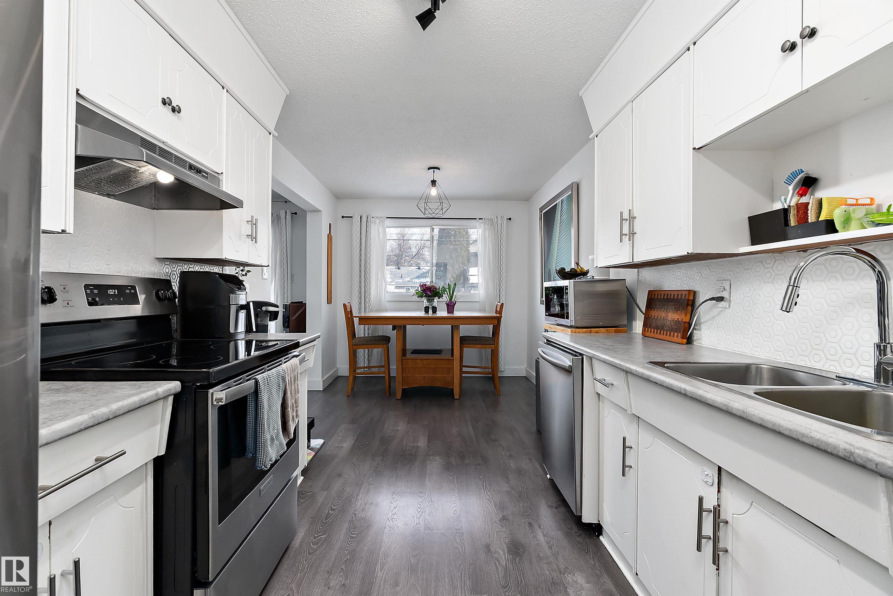 Photo 10 at 9326 80 Avenue NW, King Edward Park, Edmonton