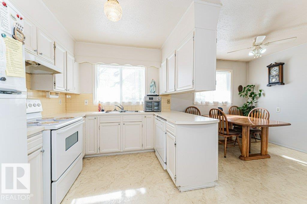 Photo 12 at 11516 145 Avenue NW, Caernarvon, Edmonton