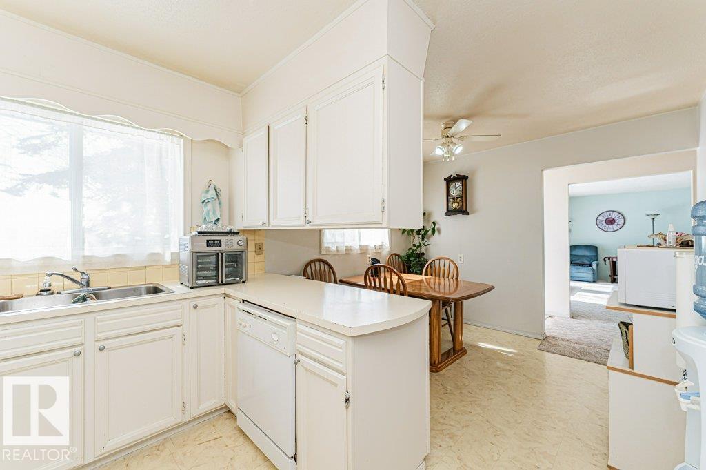 Photo 15 at 11516 145 Avenue NW, Caernarvon, Edmonton