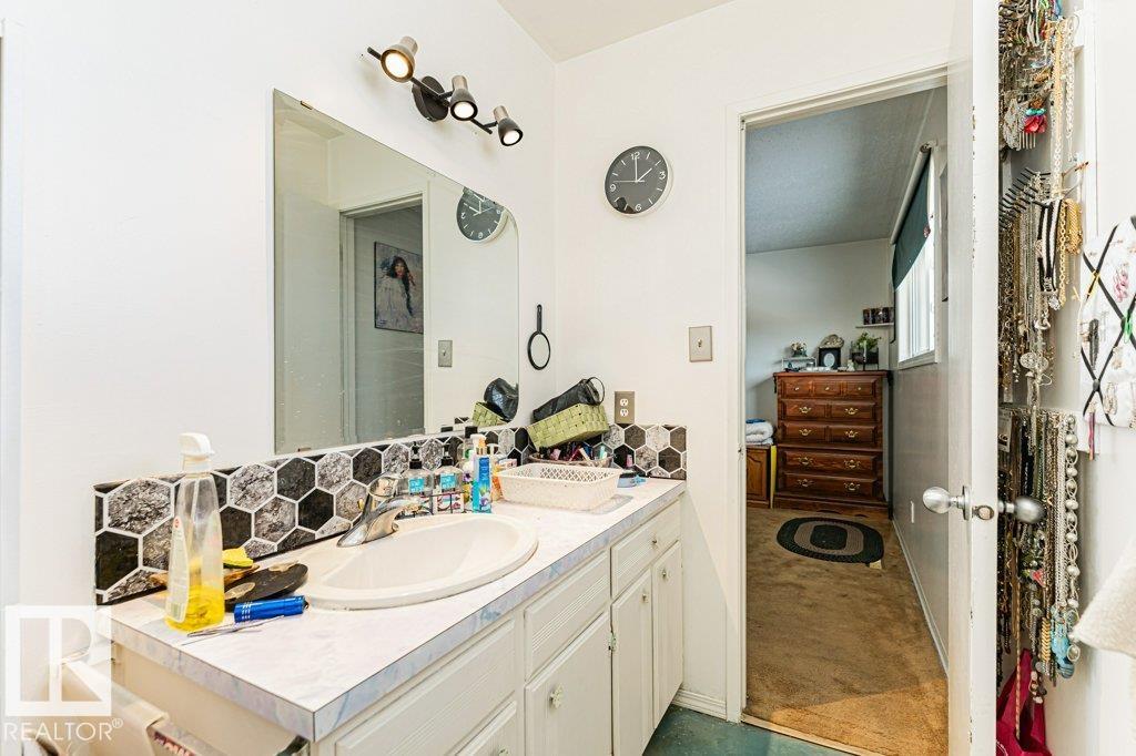 Photo 23 at 11516 145 Avenue NW, Caernarvon, Edmonton