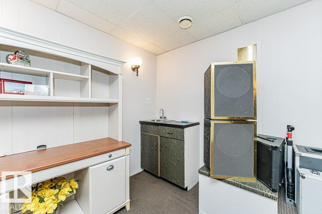 Photo 40 at 11516 145 Avenue NW, Caernarvon, Edmonton