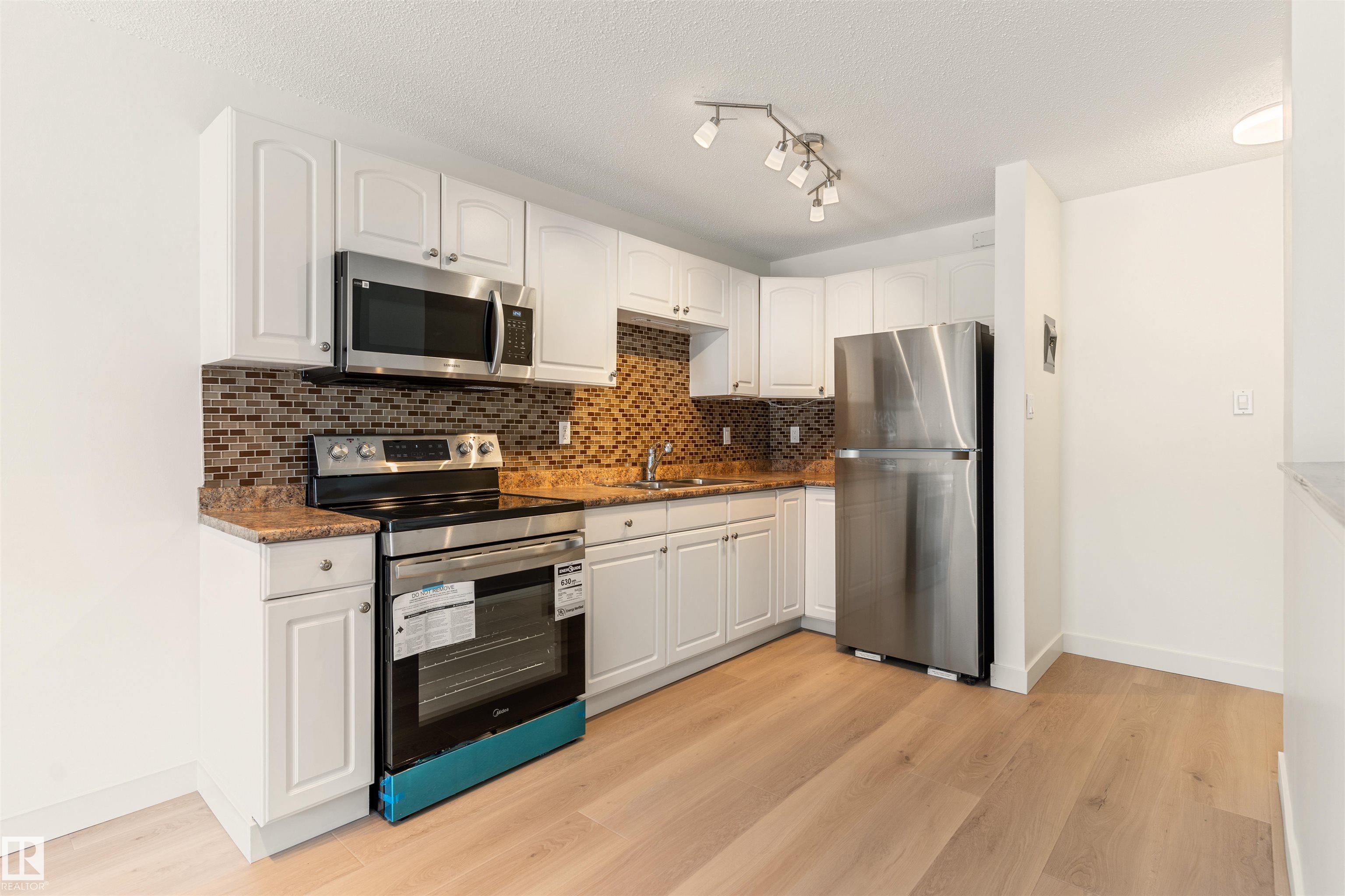 Photo 11 at 109 - 11429 124 Street NW, Inglewood, Edmonton