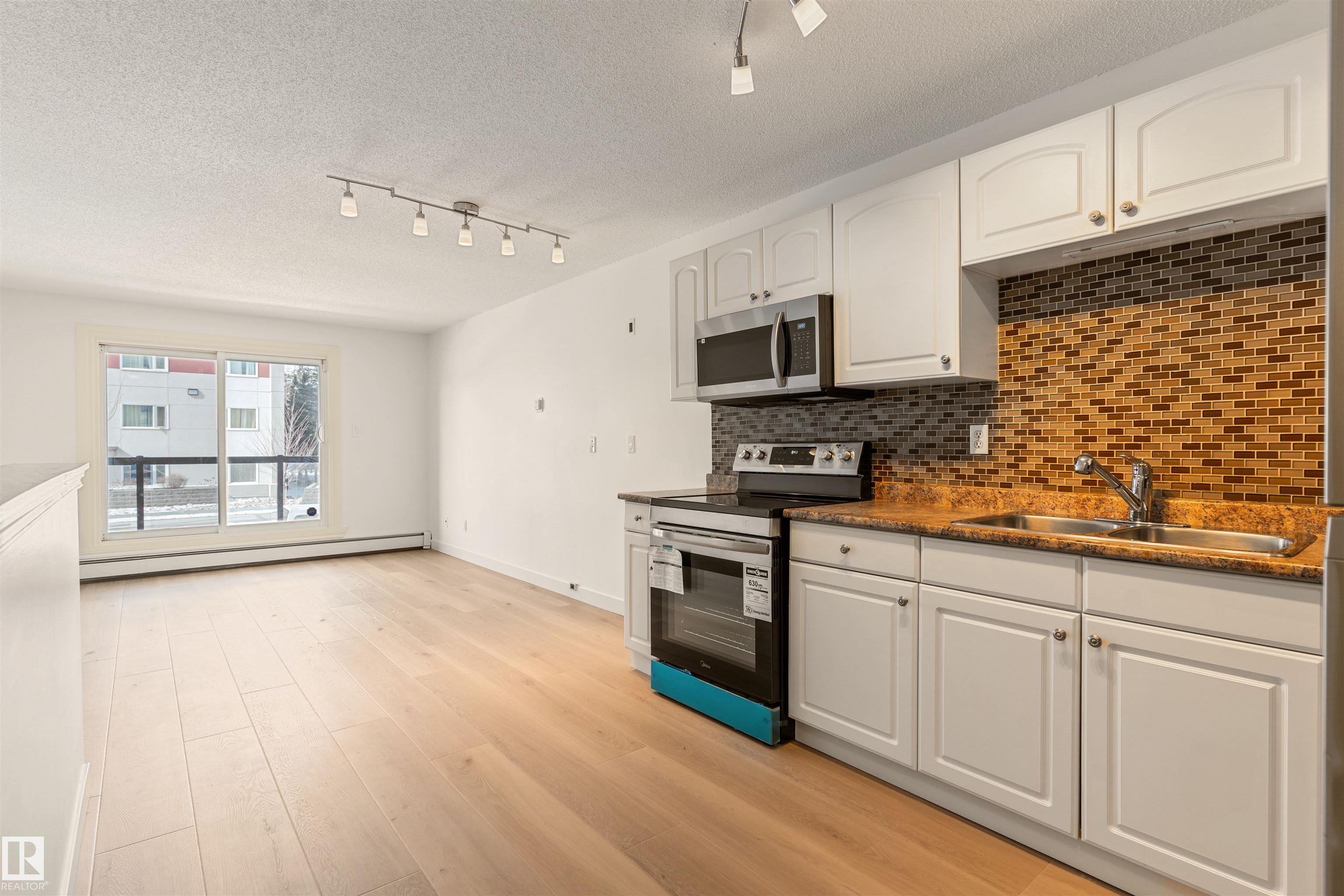 Photo 10 at 109 - 11429 124 Street NW, Inglewood, Edmonton