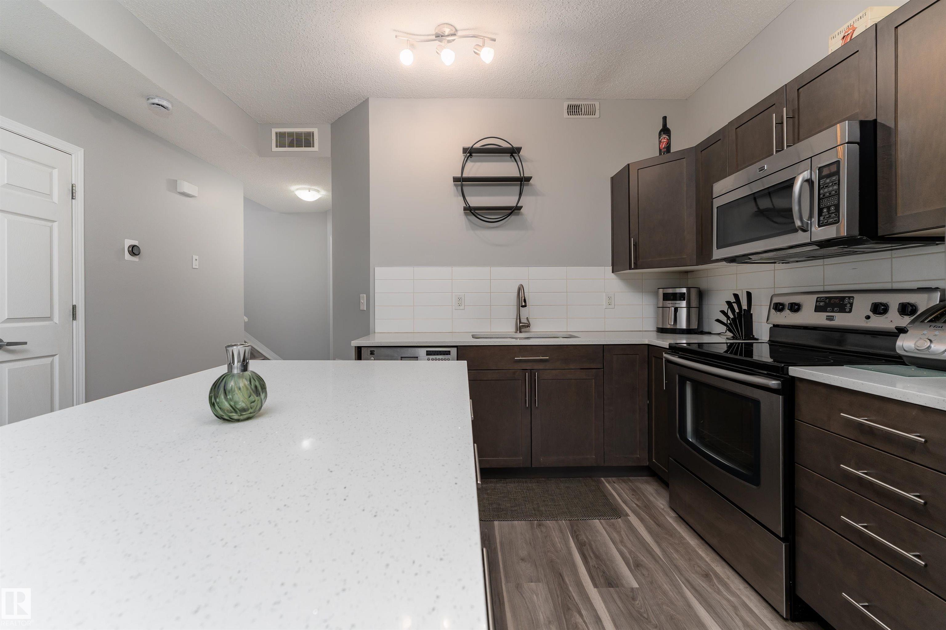 https://zimg.paragon.ice.com/ParagonImages/Property/PM/RAE/225393099/11/0/0/d2a8e709899b76bcc352fadba7f764a3/1/a472d7c6d6c4337e07ab0f140dcdcc33/225393099-c7df85d4-dbee-4d24-be0d-ced4f0eecc0d.JPG