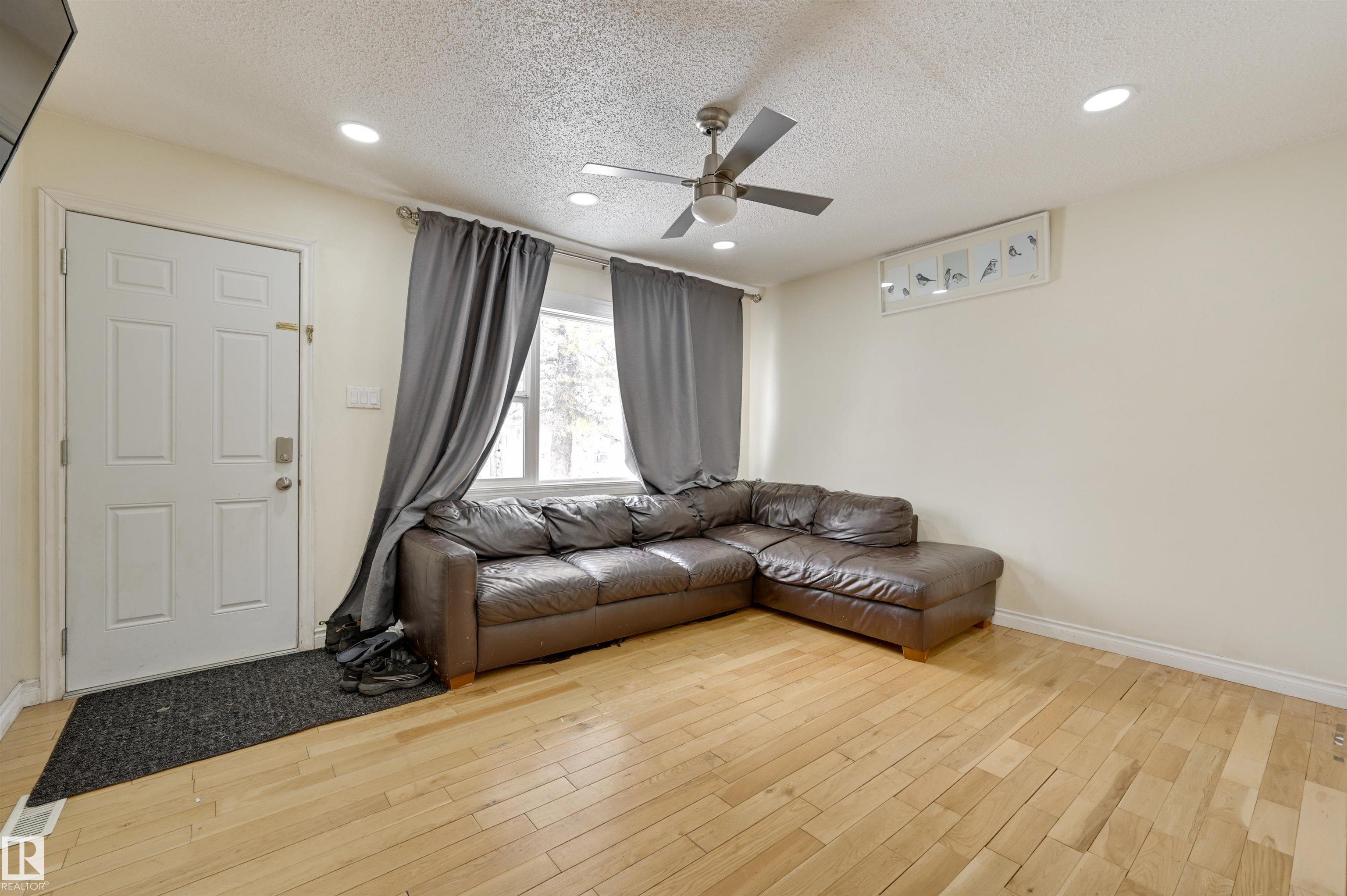 7449 83 Avenue NW, Kenilworth, Edmonton