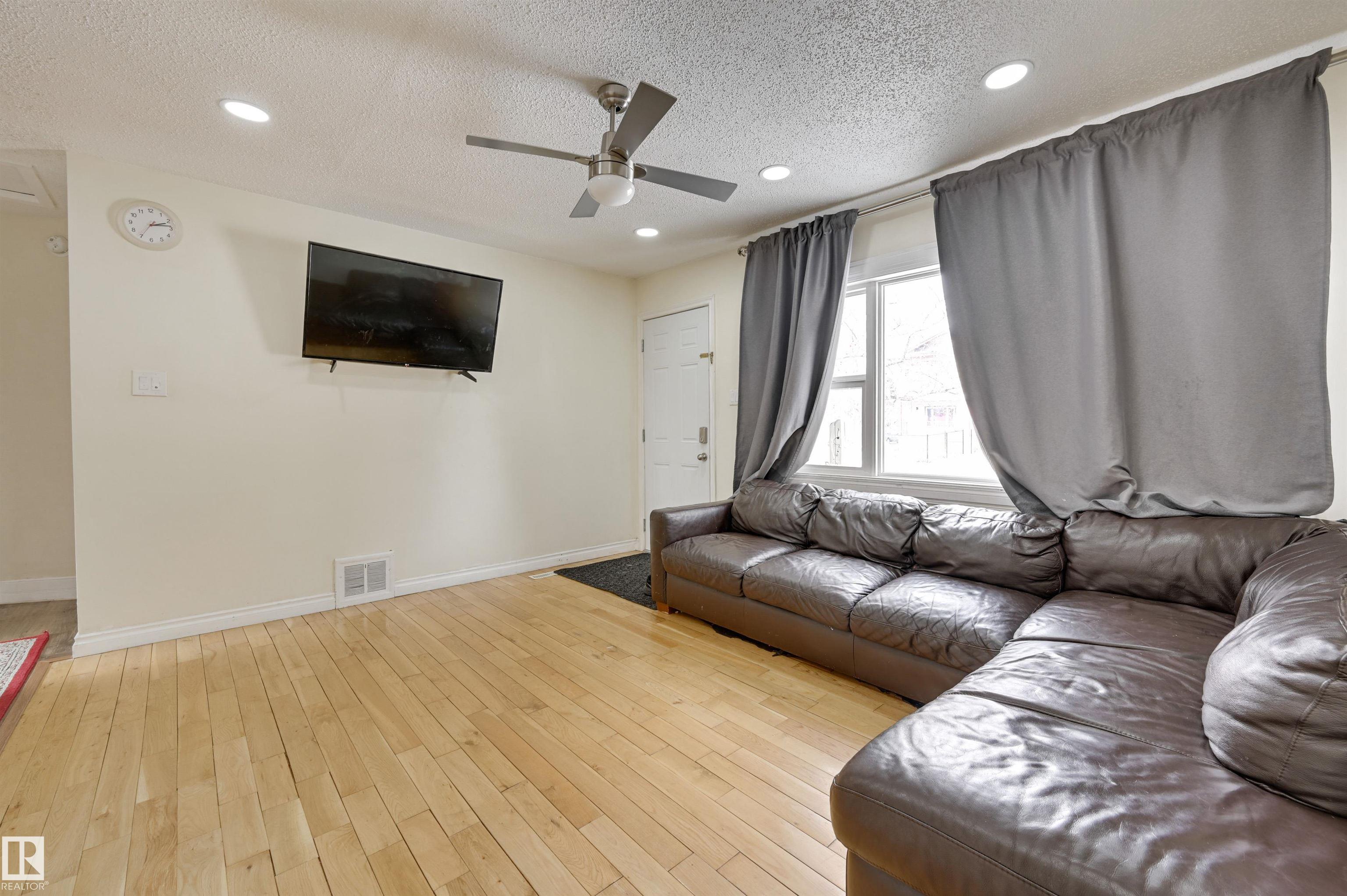 Photo 6 at 7449 83 Avenue NW, Kenilworth, Edmonton