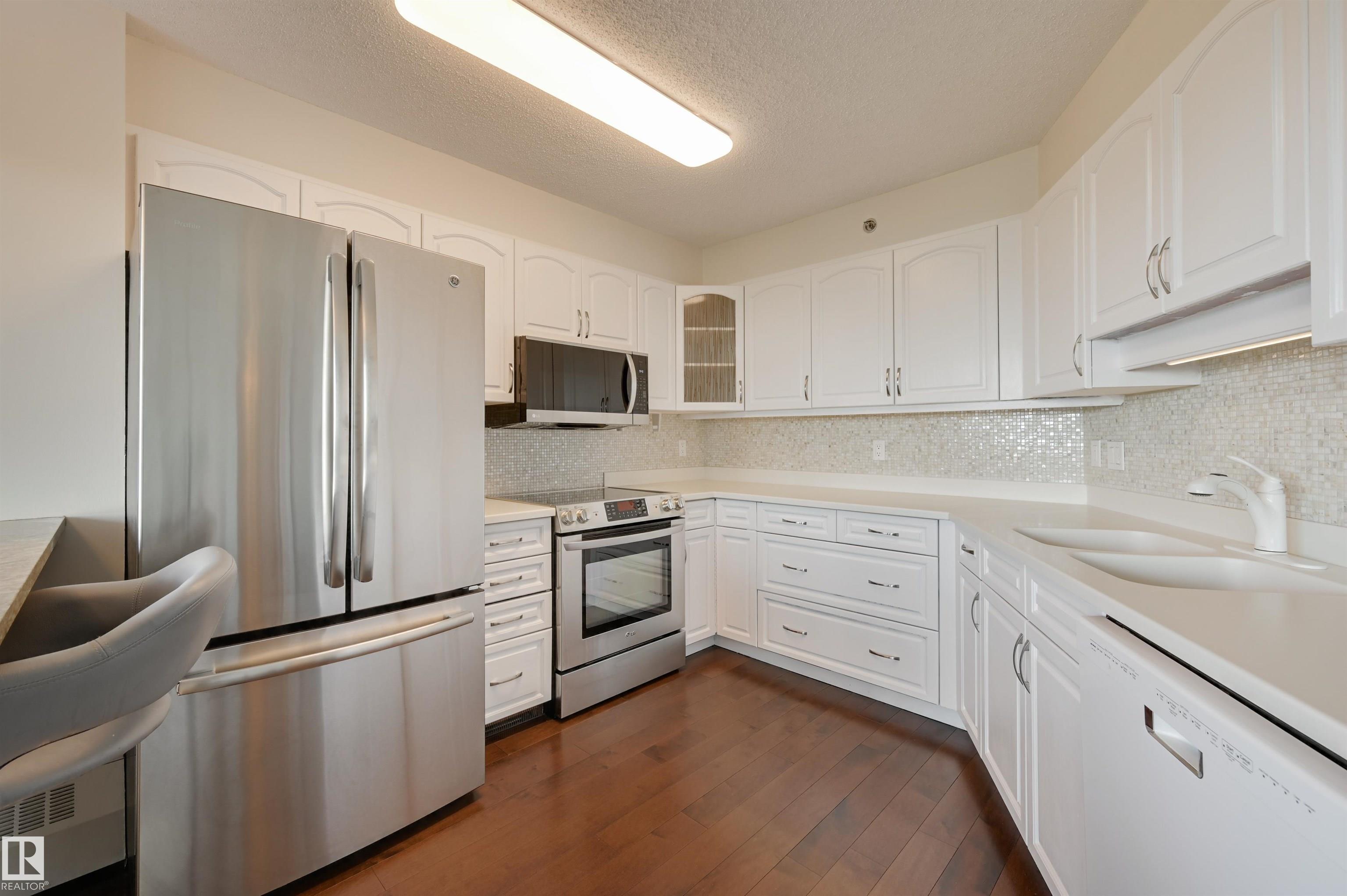 Photo 16 at 1003 - 12319 Jasper Avenue NW, Wîhkwêntôwin, Edmonton