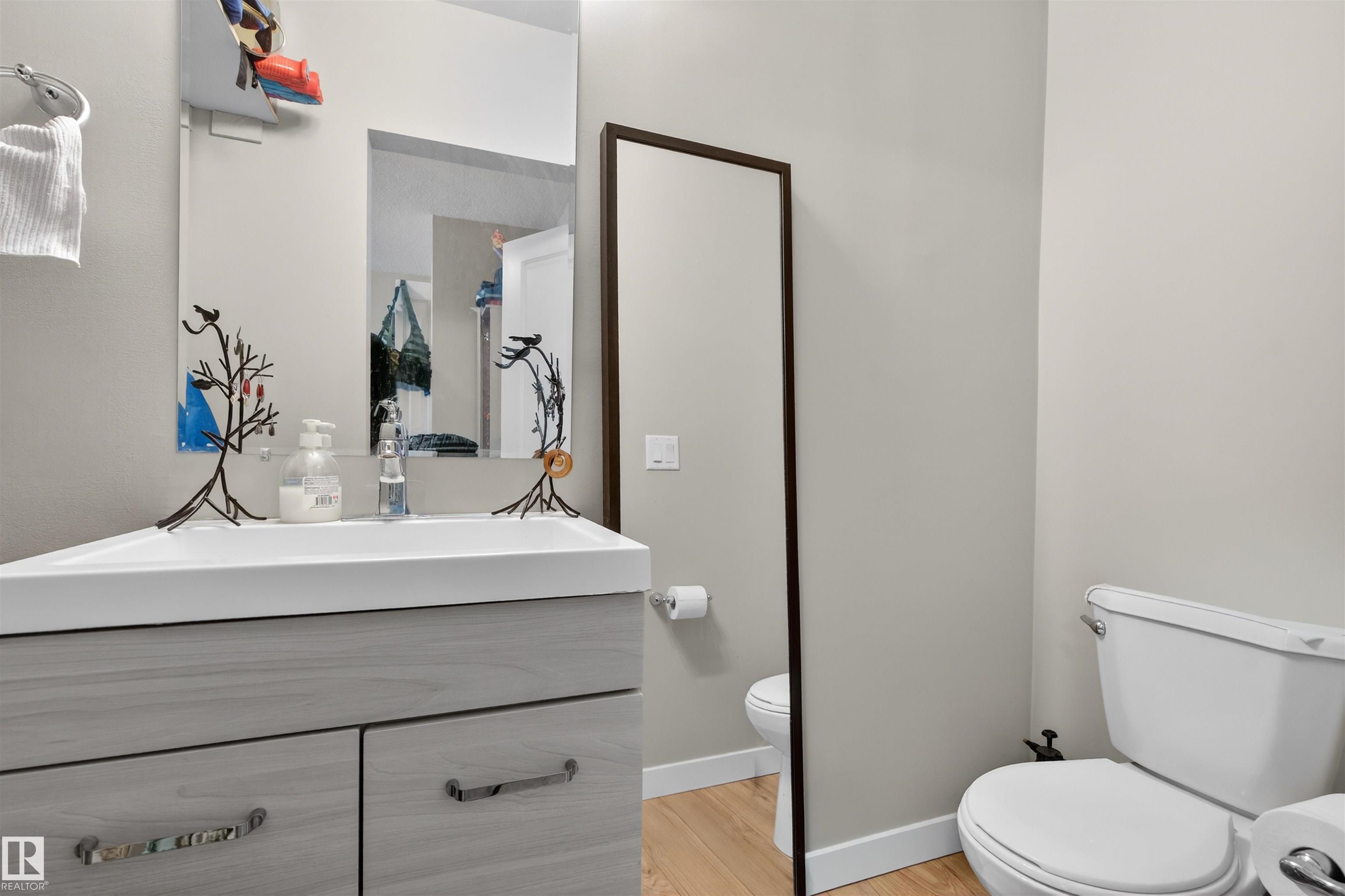 Photo 14 at 8704 136 Avenue NW, Glengarry, Edmonton