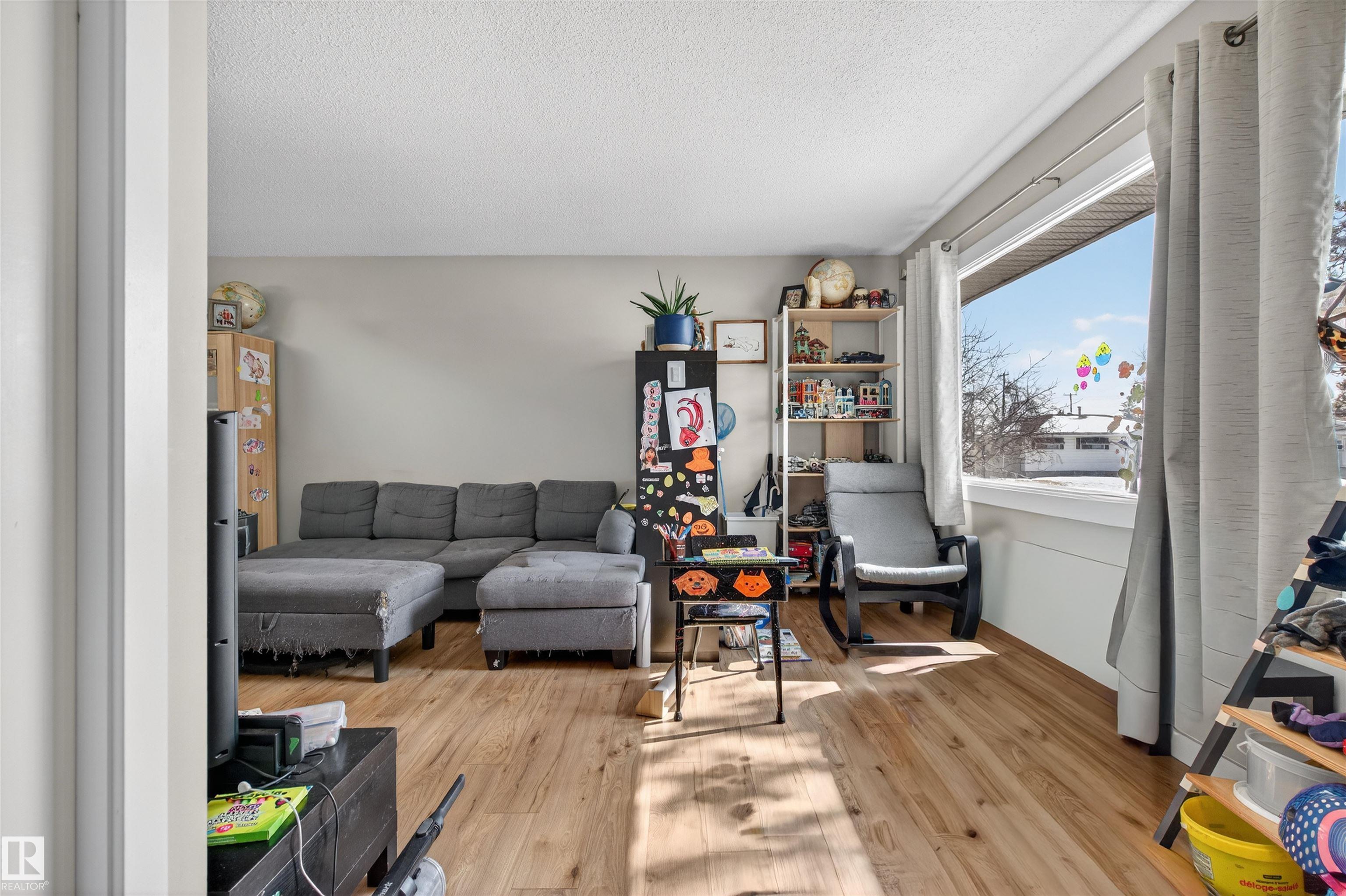 Photo 15 at 8704 136 Avenue NW, Glengarry, Edmonton