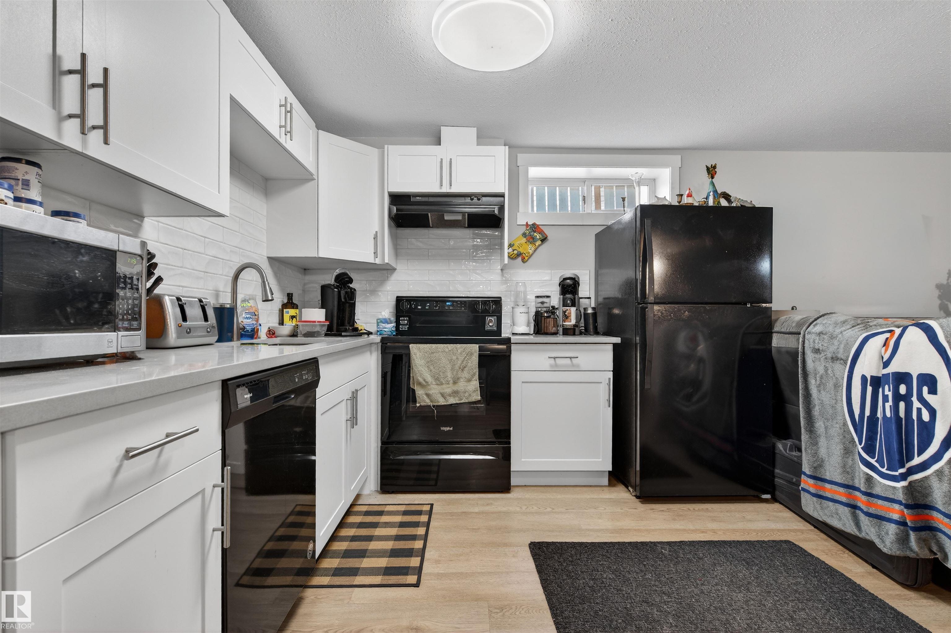 Photo 22 at 8704 136 Avenue NW, Glengarry, Edmonton