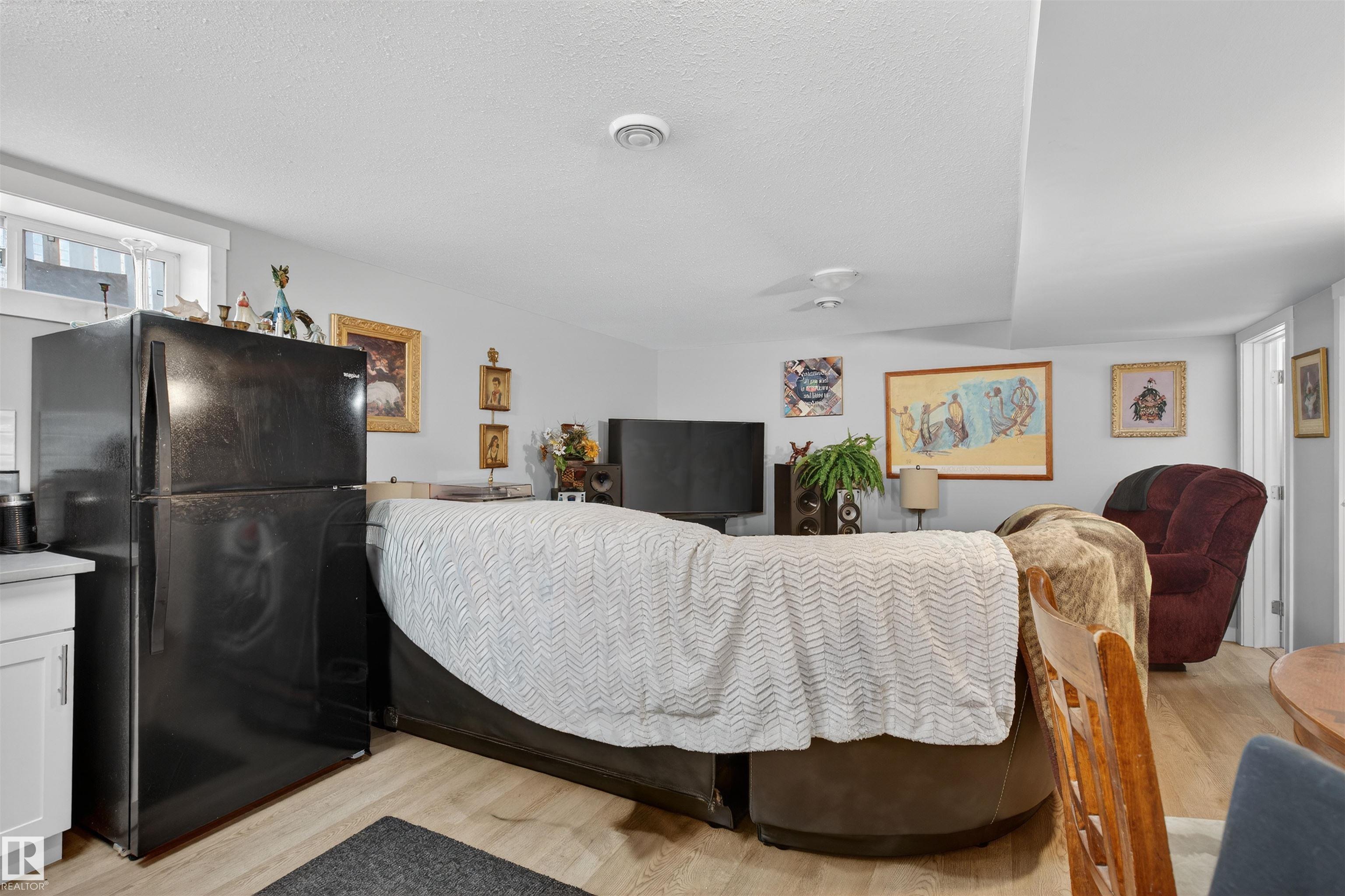 Photo 24 at 8704 136 Avenue NW, Glengarry, Edmonton