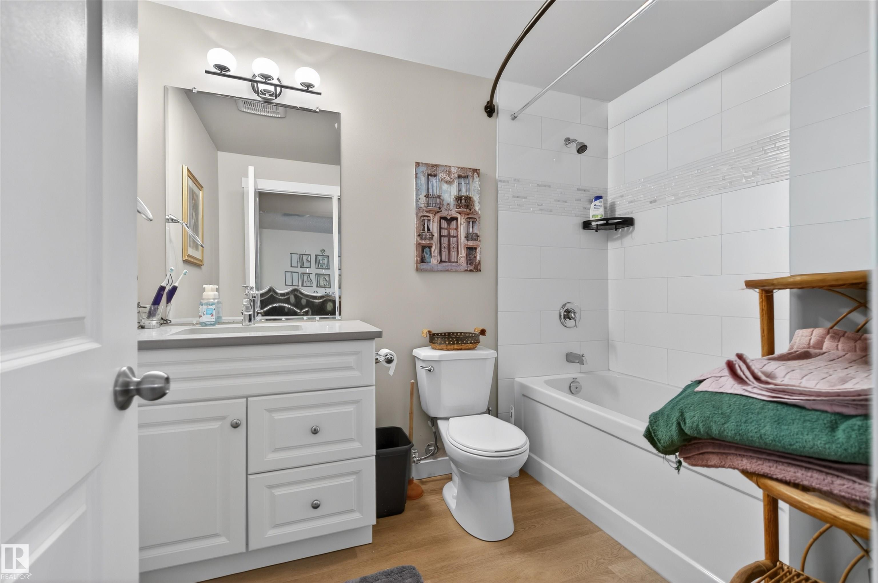 Photo 28 at 8704 136 Avenue NW, Glengarry, Edmonton