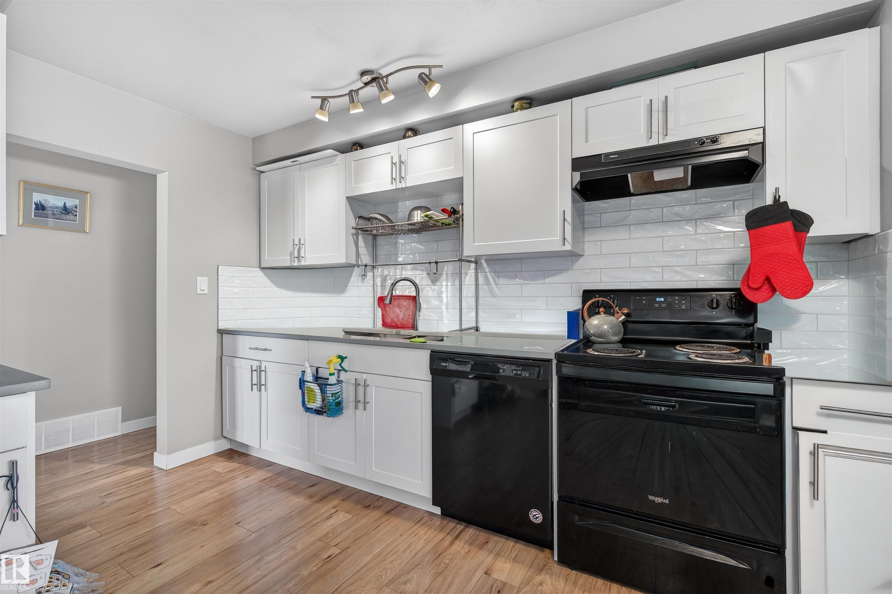 Photo 7 at 8704 136 Avenue NW, Glengarry, Edmonton