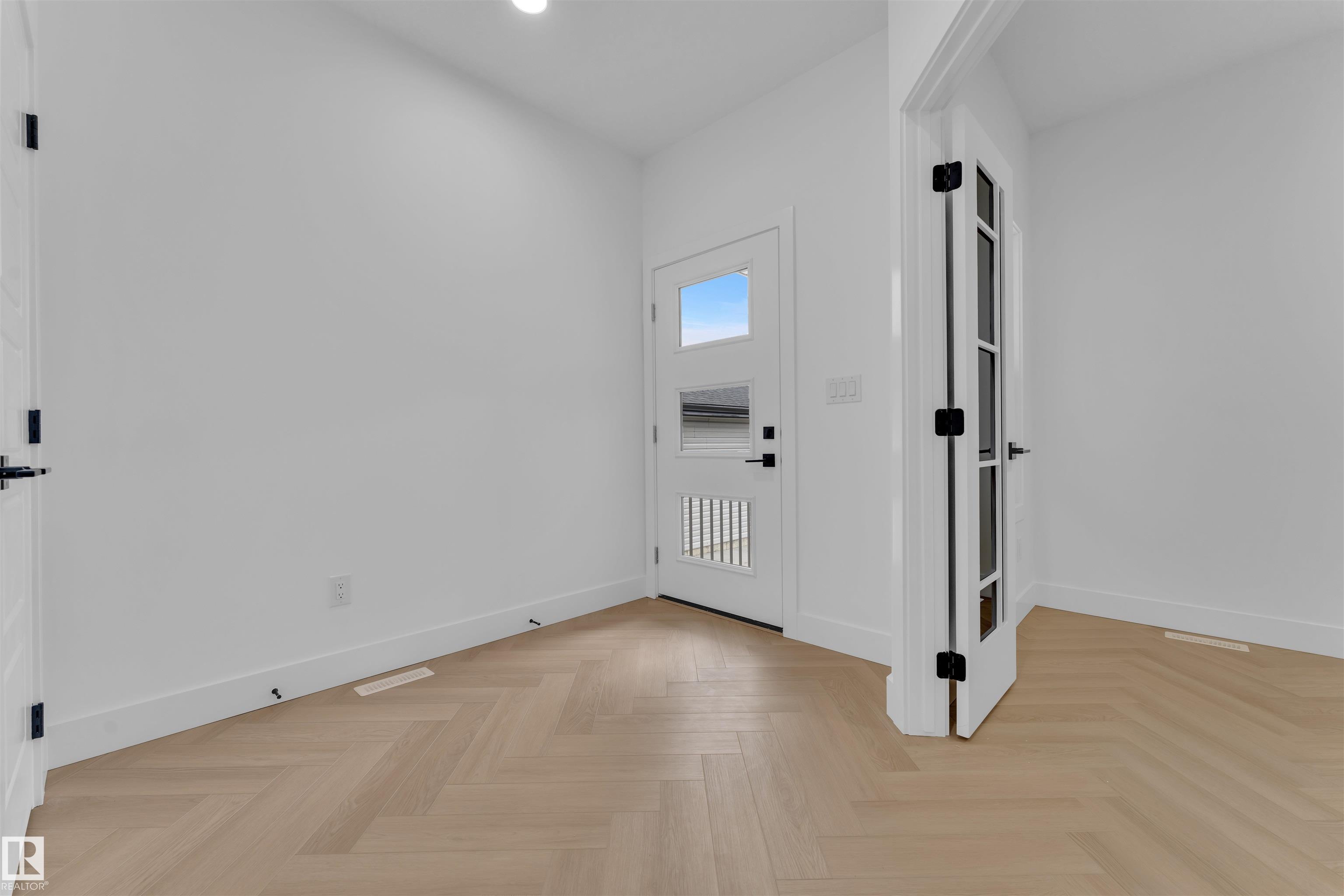 12 Dalquist Bay, Tribute, Leduc