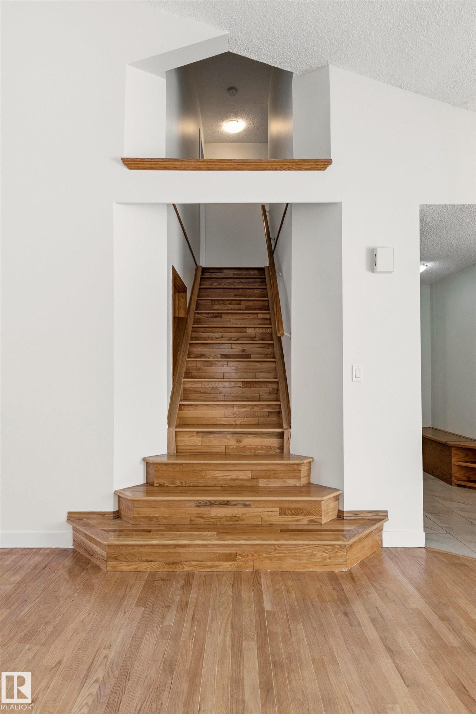 Photo 23 at 3668 31a Street NW, Wild Rose, Edmonton